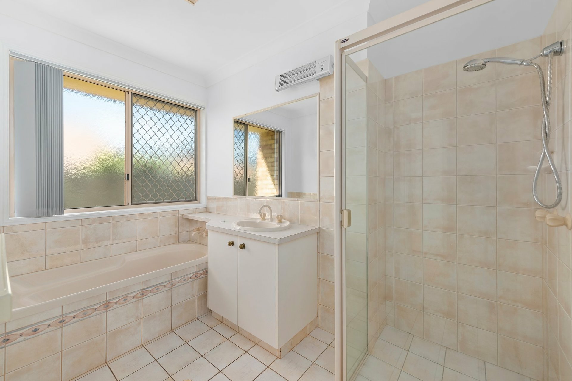 8 Elvery Court, MIDDLE RIDGE