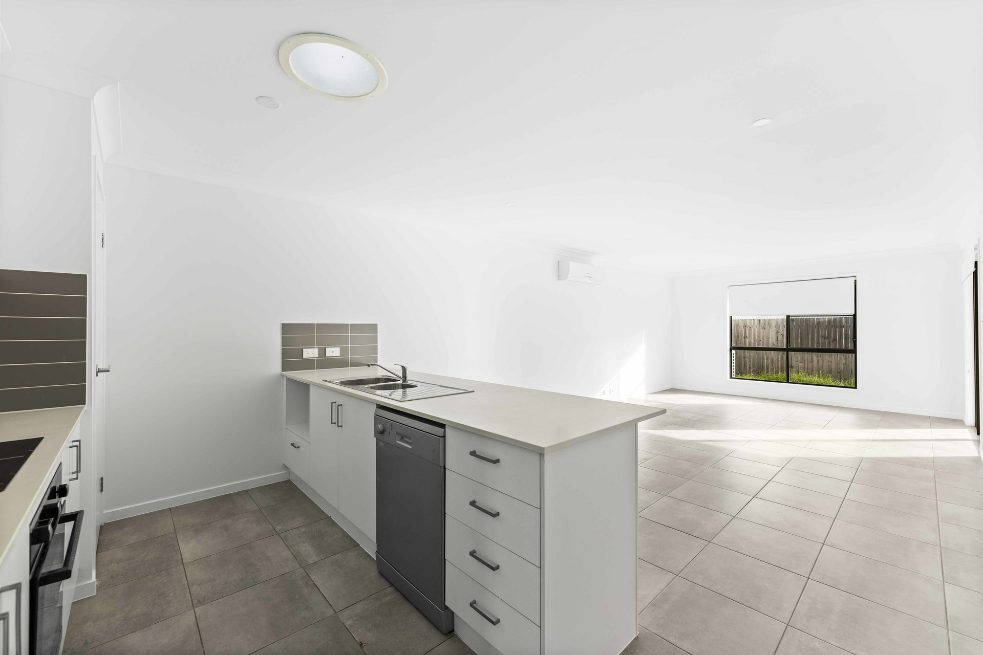 2/83 Sanctuary Drive, CRANLEY