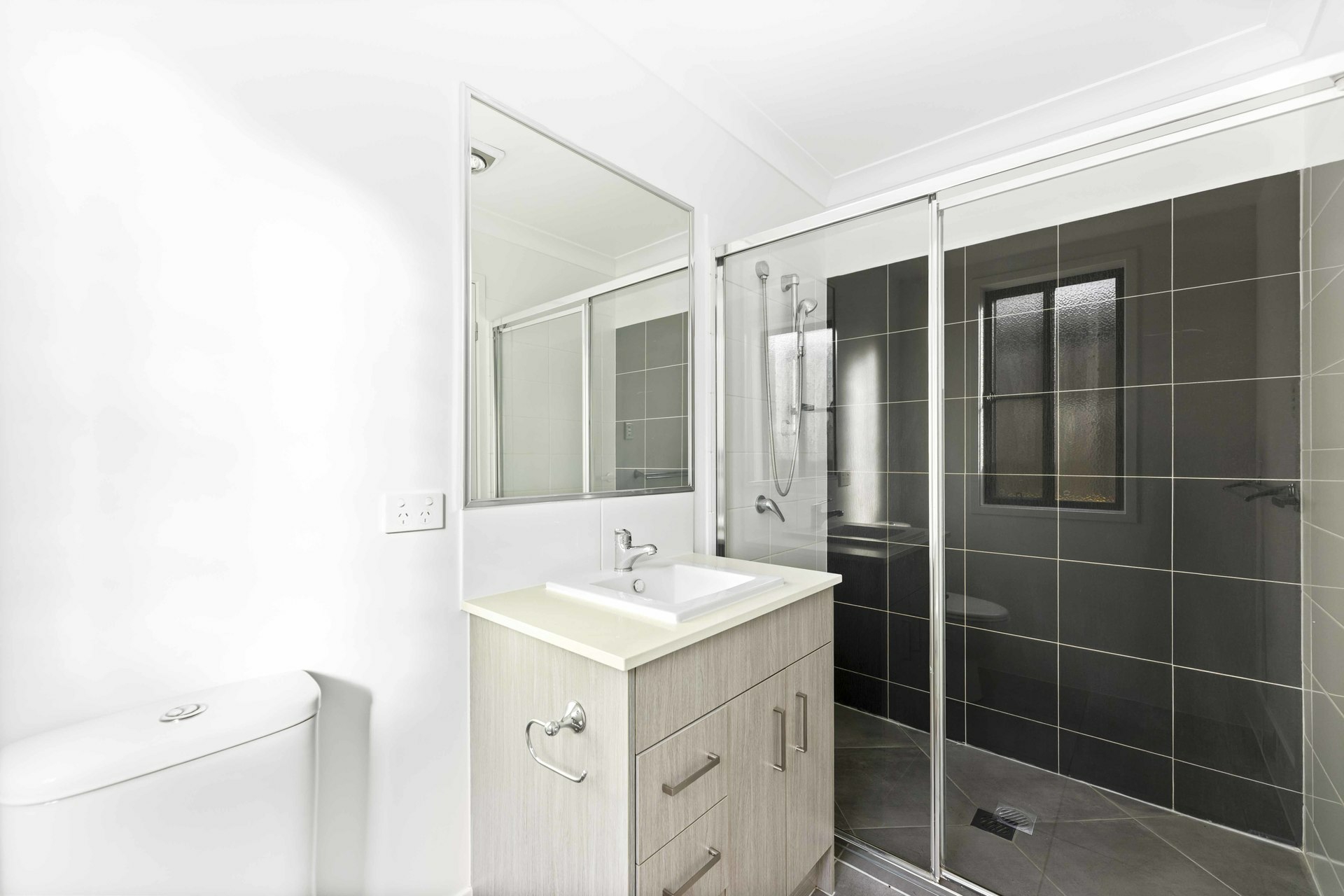 2/83 Sanctuary Drive, CRANLEY