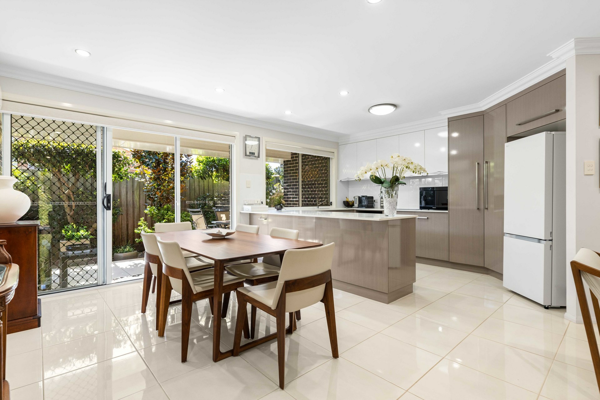 2/310A Hume Street — photo 3 of 20