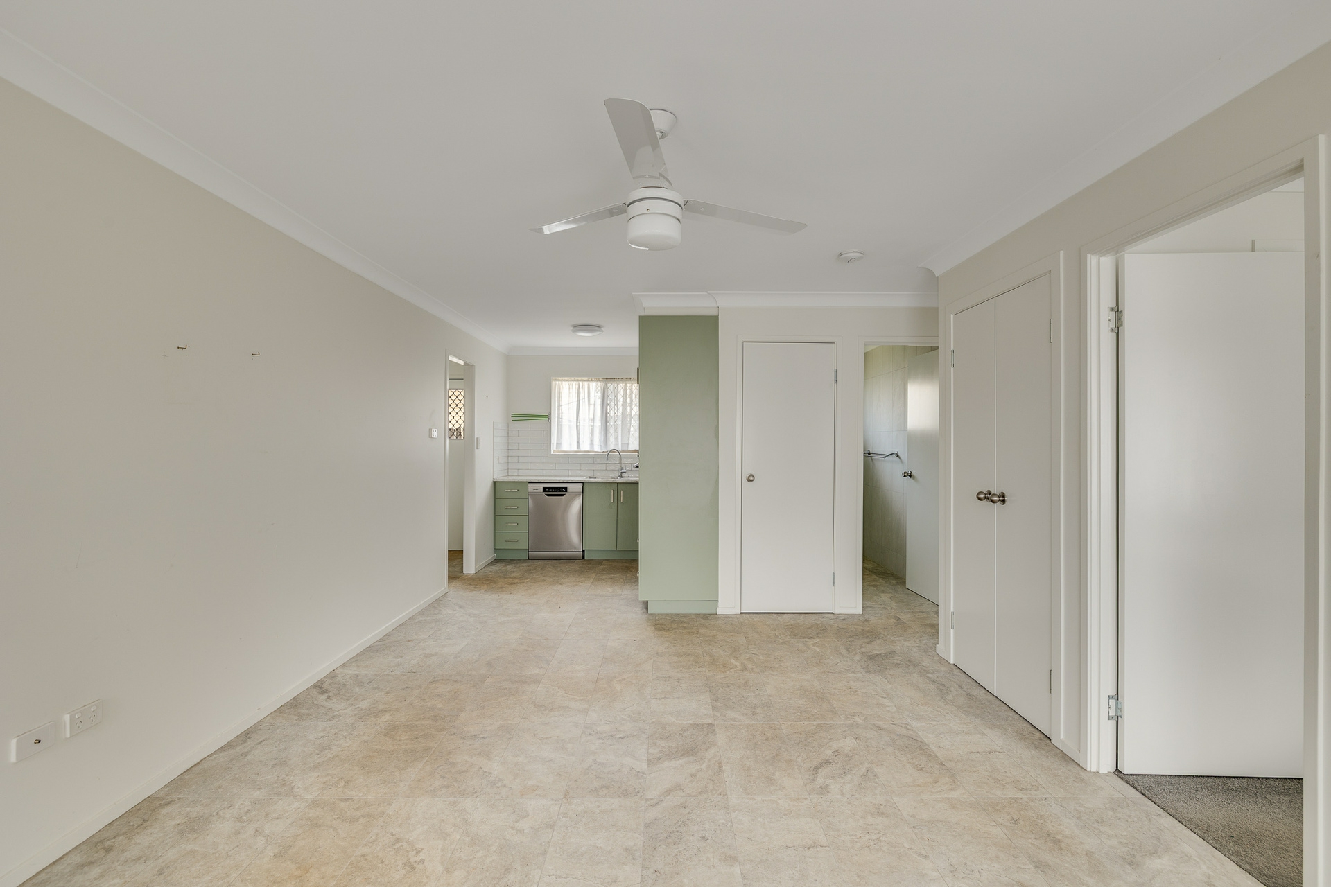 4/7 Stradbroke Street — photo 3 of 10