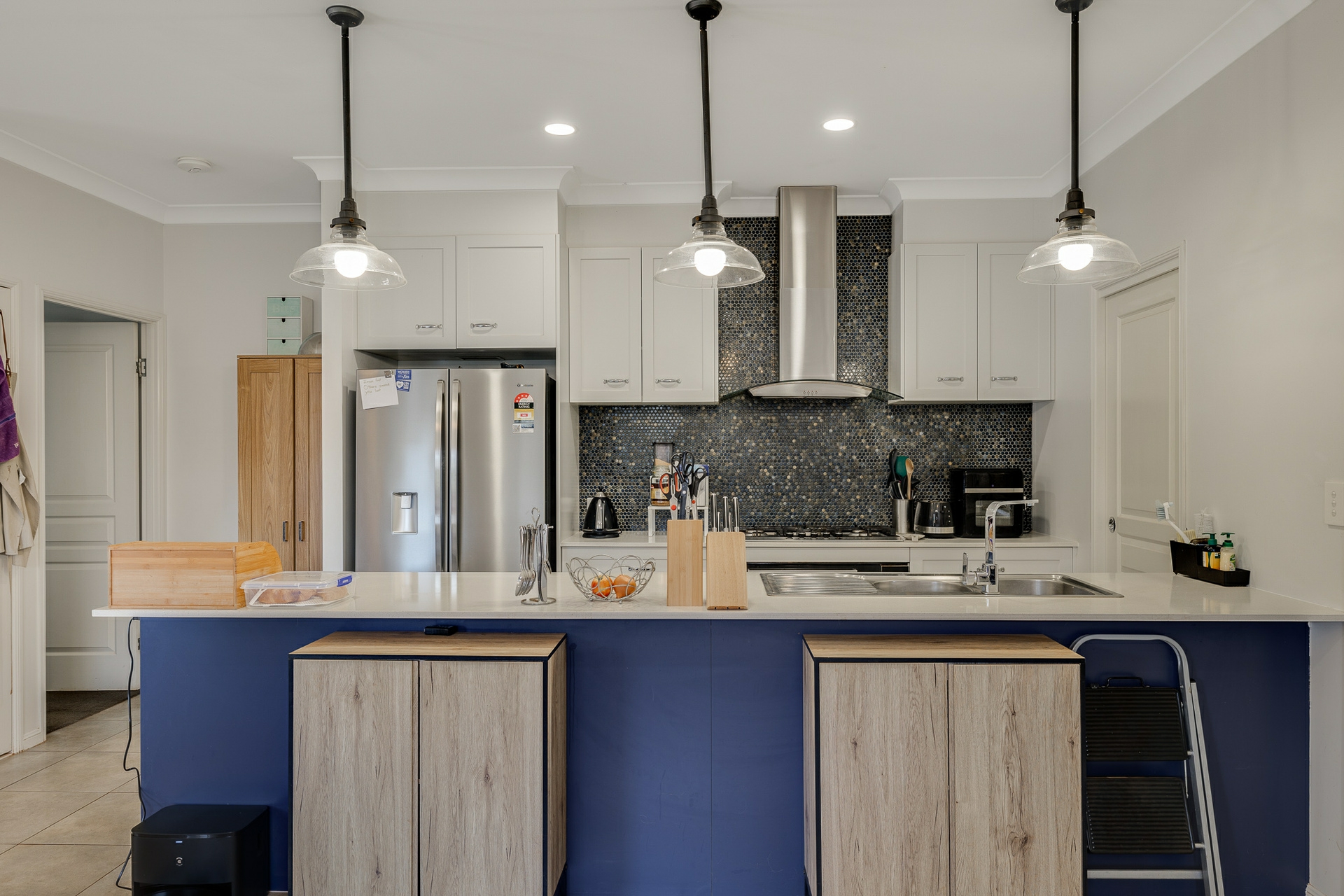 10 MacGregor Avenue — photo 3 of 19