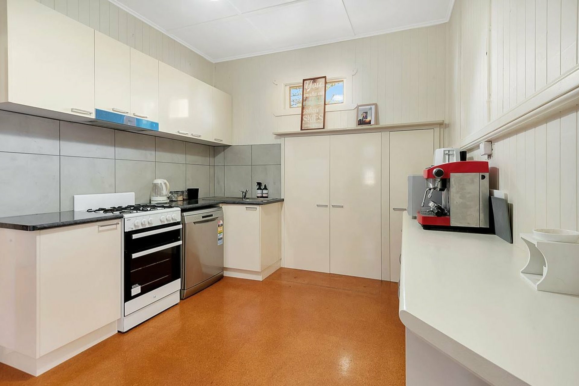 19 Weetwood Street — photo 3 of 9