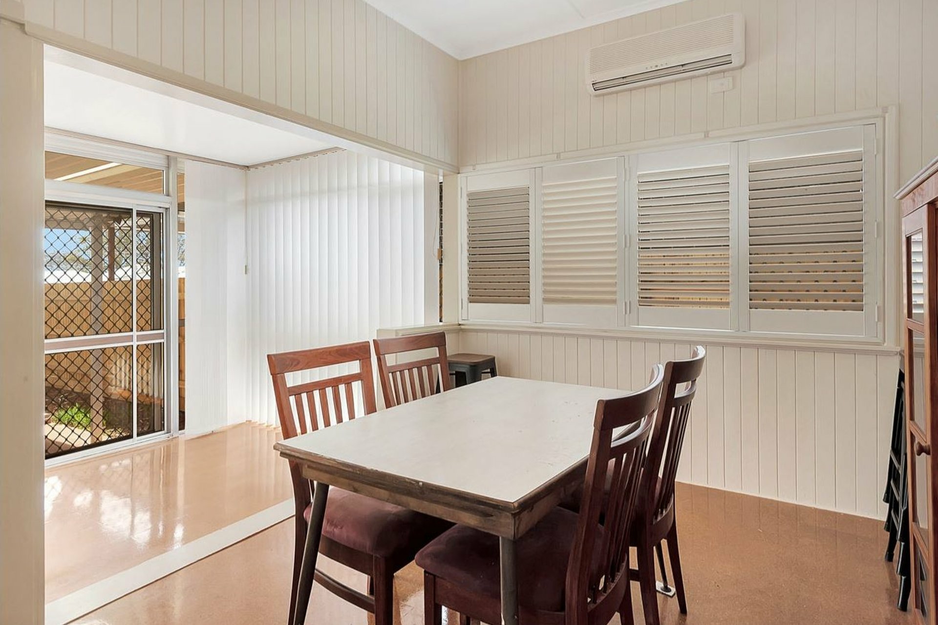 19 Weetwood Street — photo 4 of 9