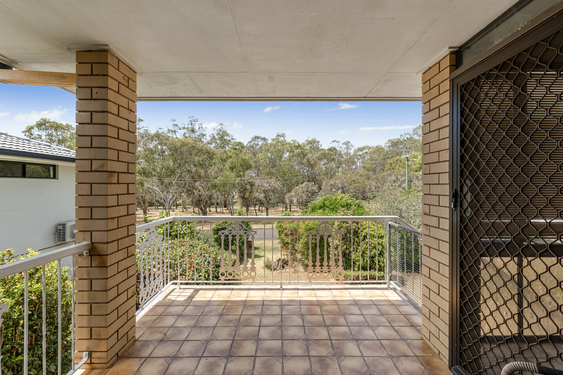 15 Ludlow Court — photo 2 of 22