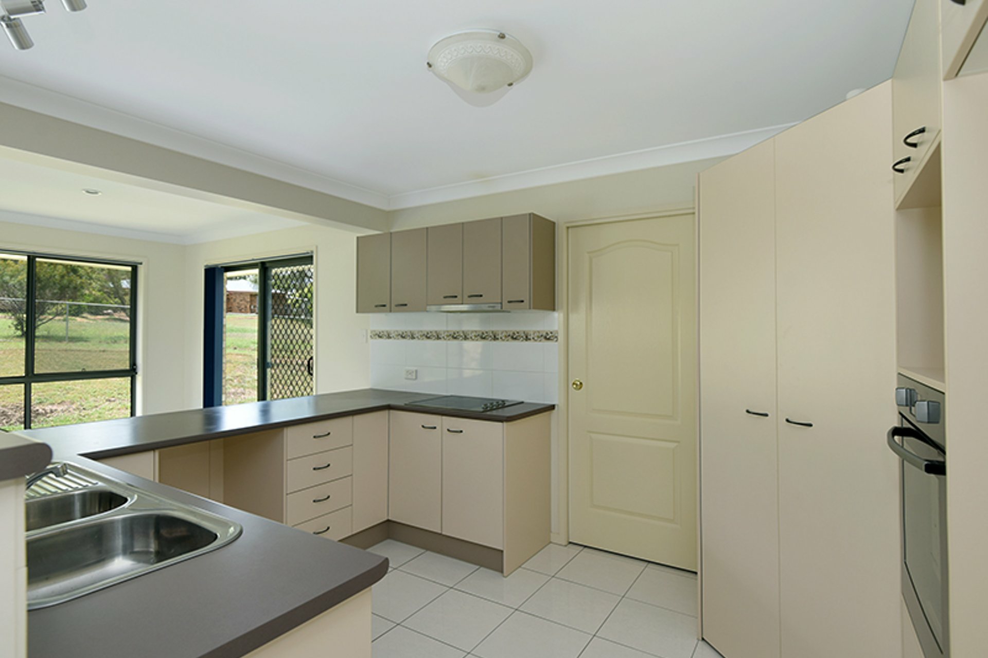 24 Tea Tree Court — photo 5 of 12