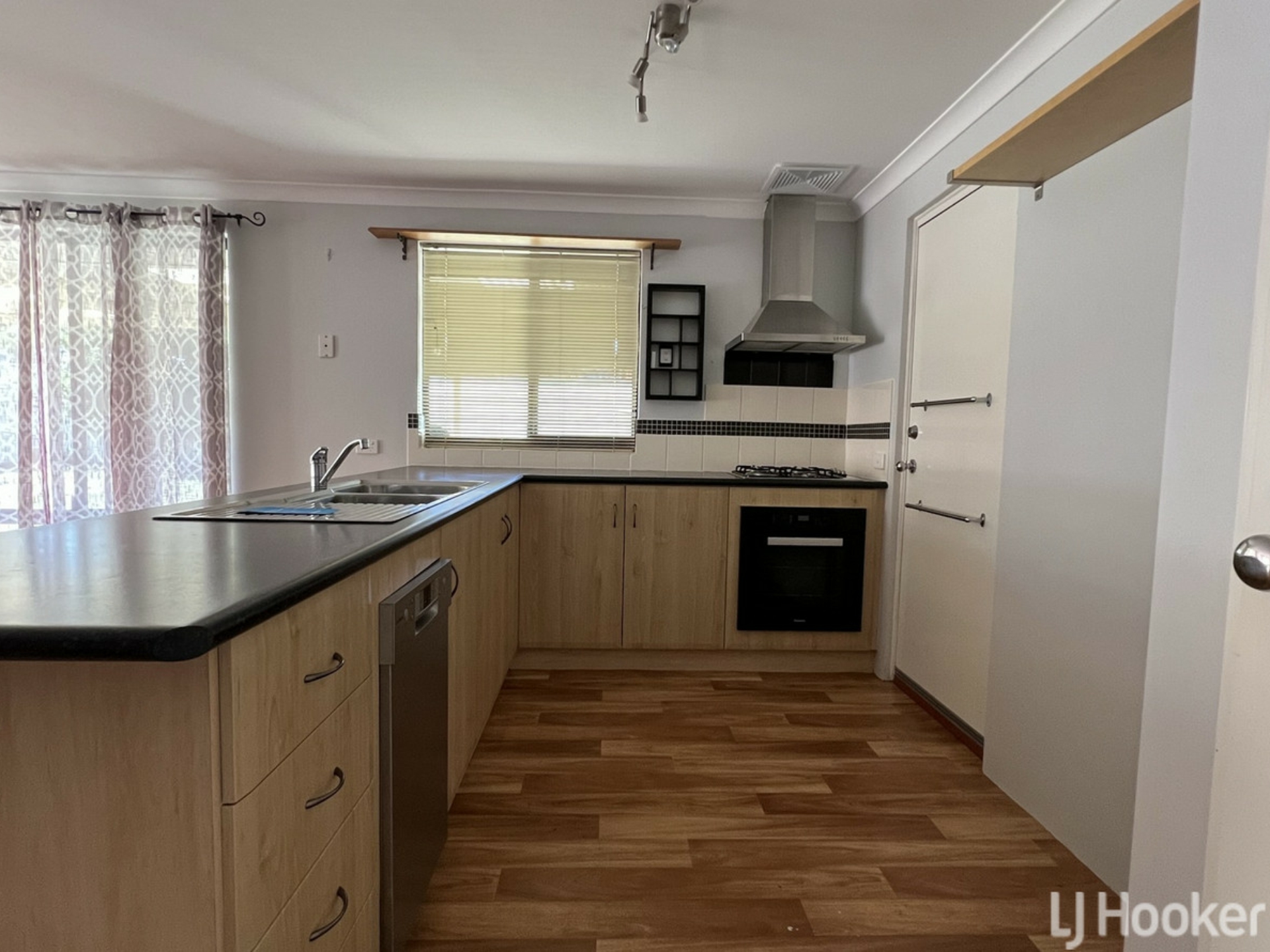16 Jasmine Way, GLEN IRIS
