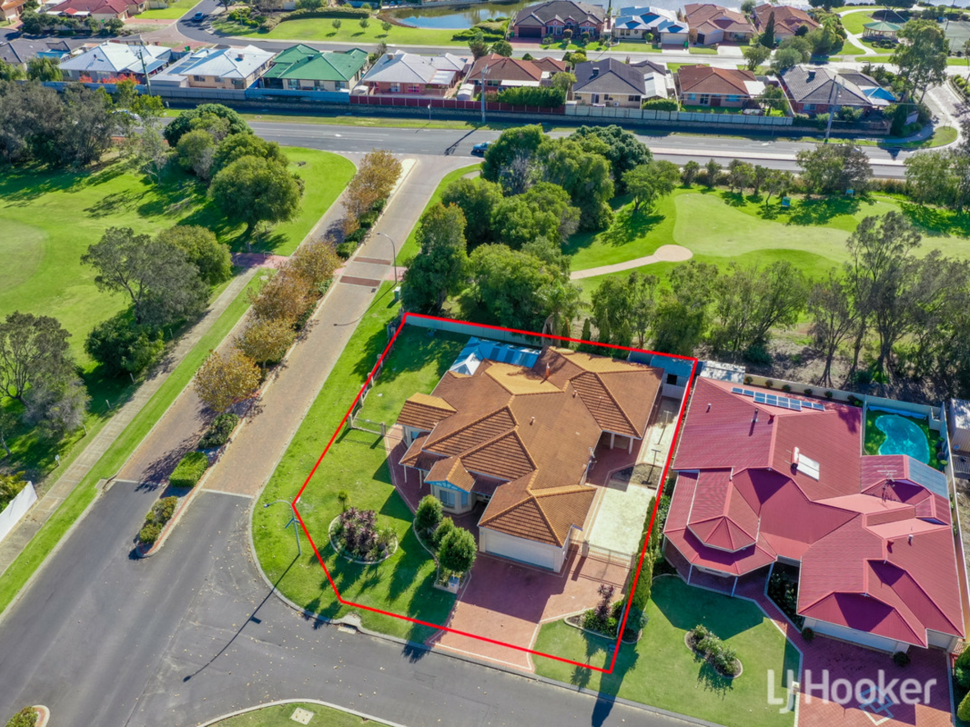 2 Birkdale Place, PELICAN POINT