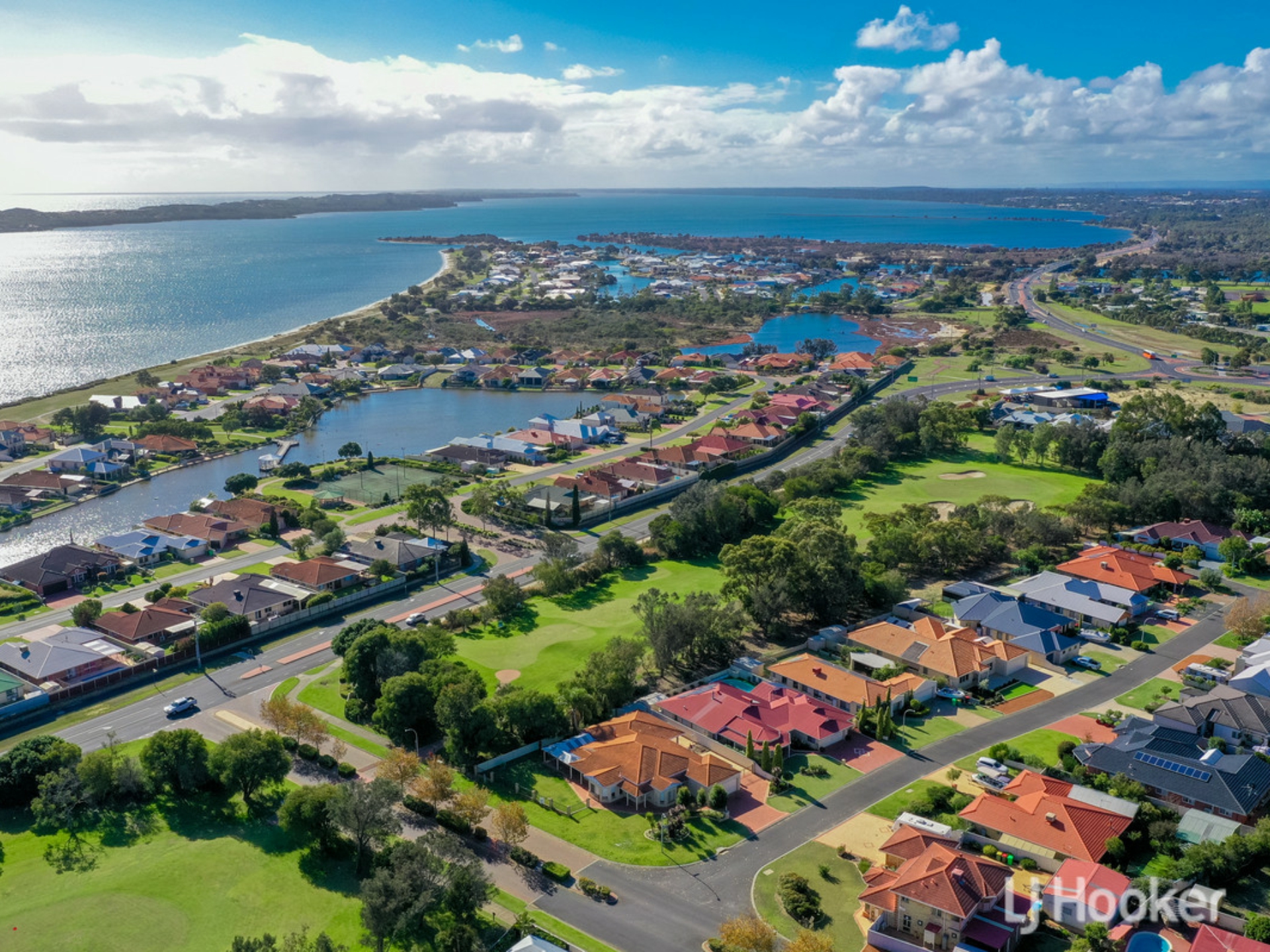 2 Birkdale Place, PELICAN POINT