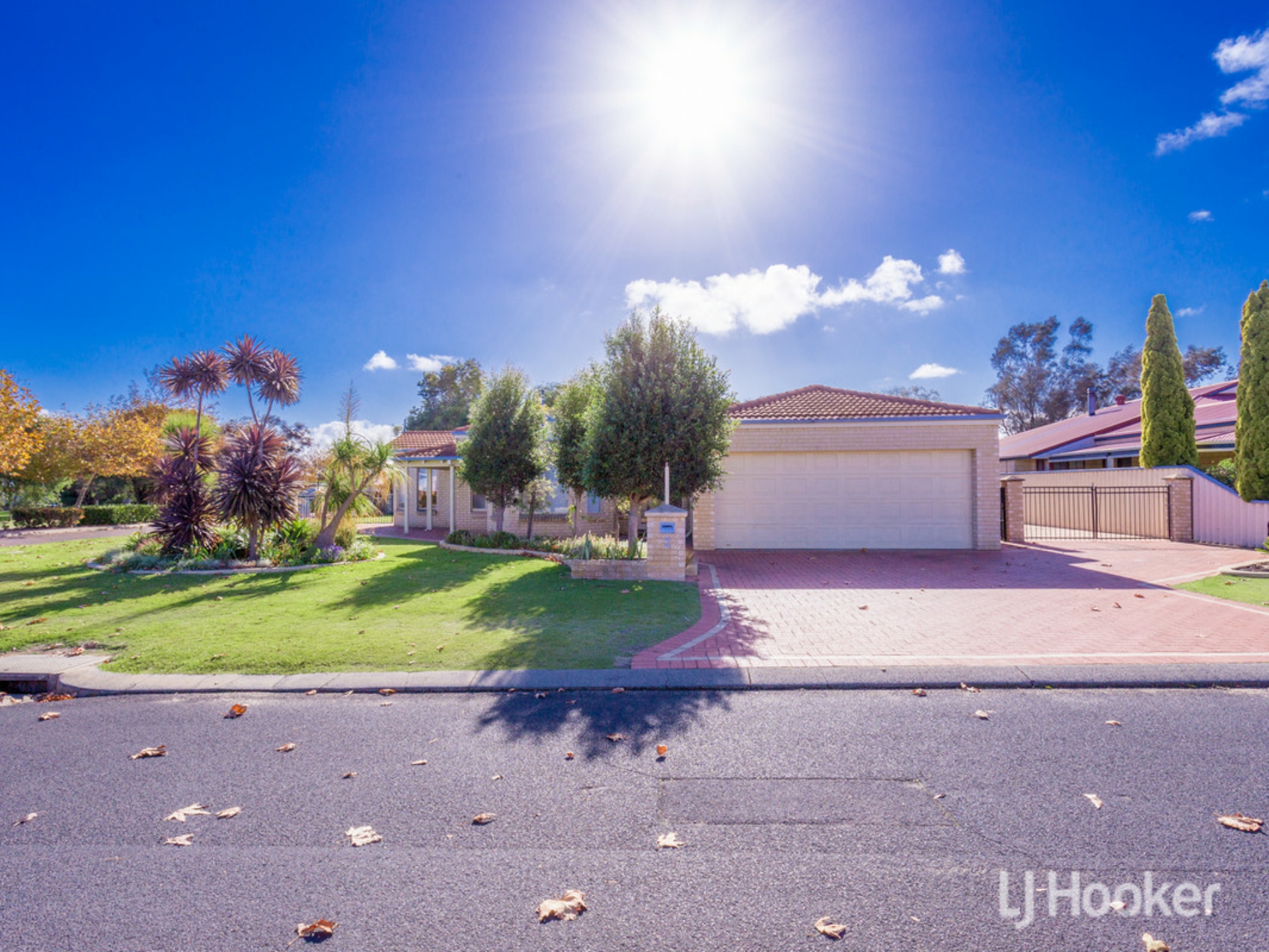 2 Birkdale Place, PELICAN POINT