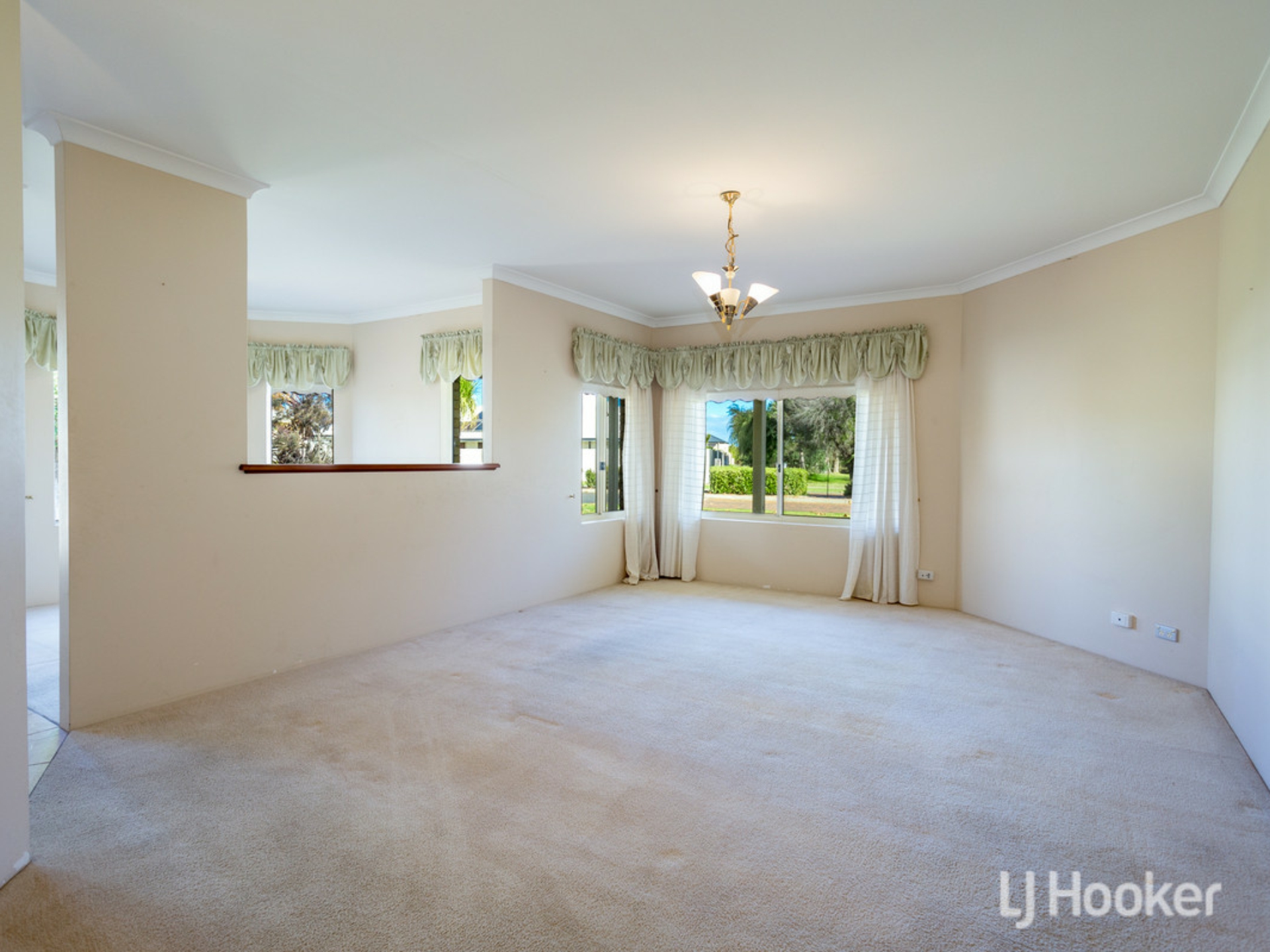 2 Birkdale Place, PELICAN POINT