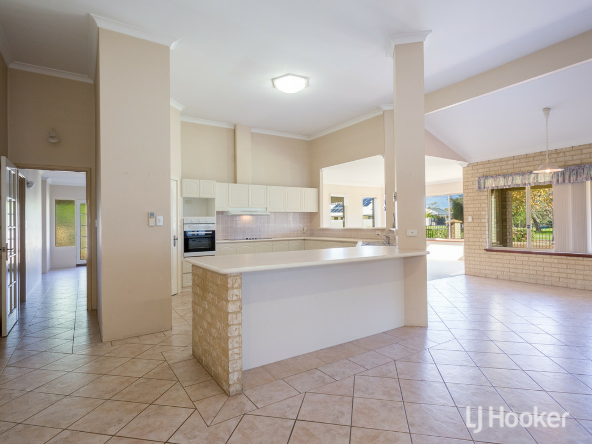 2 Birkdale Place, PELICAN POINT