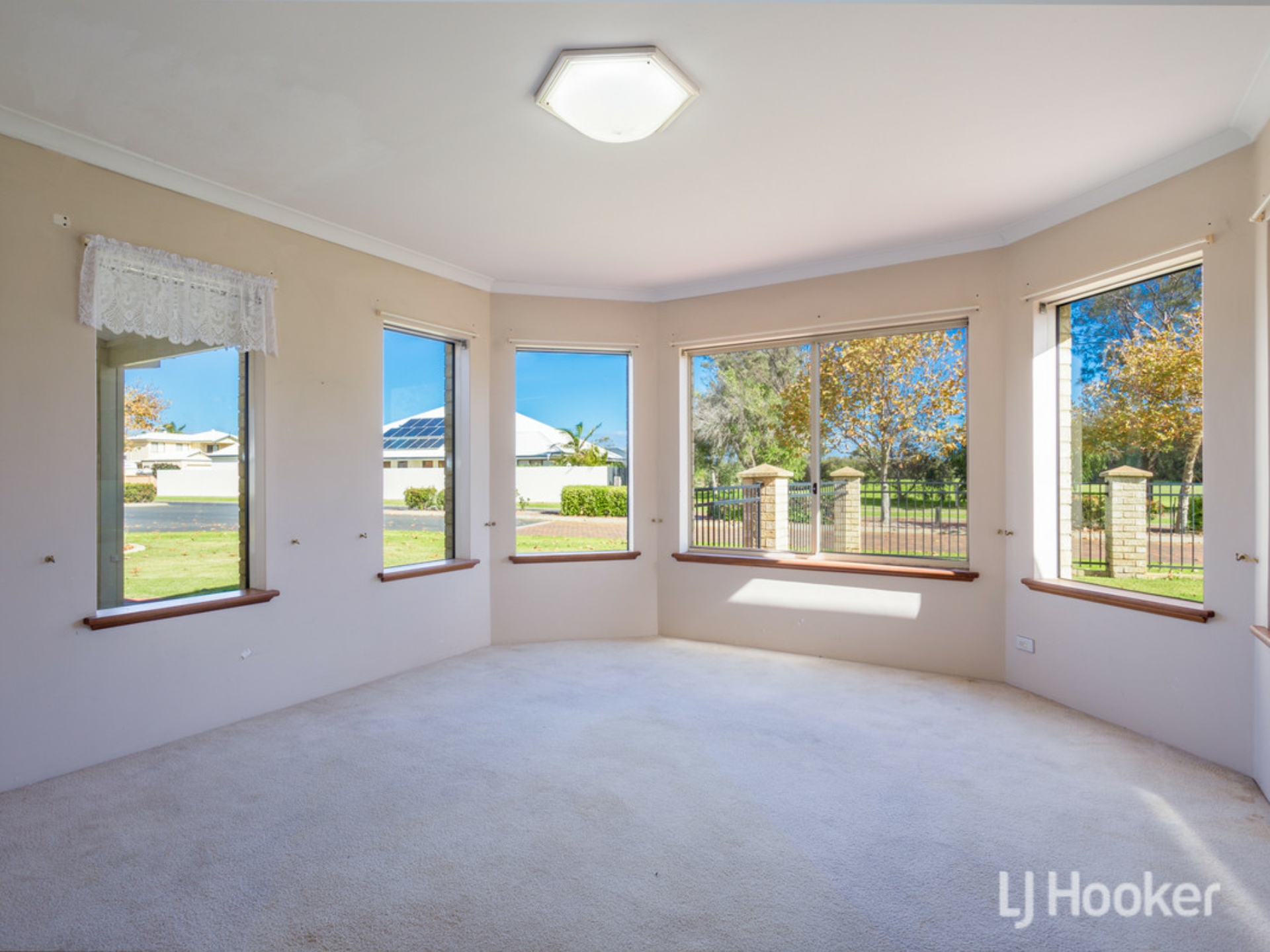 2 Birkdale Place, PELICAN POINT