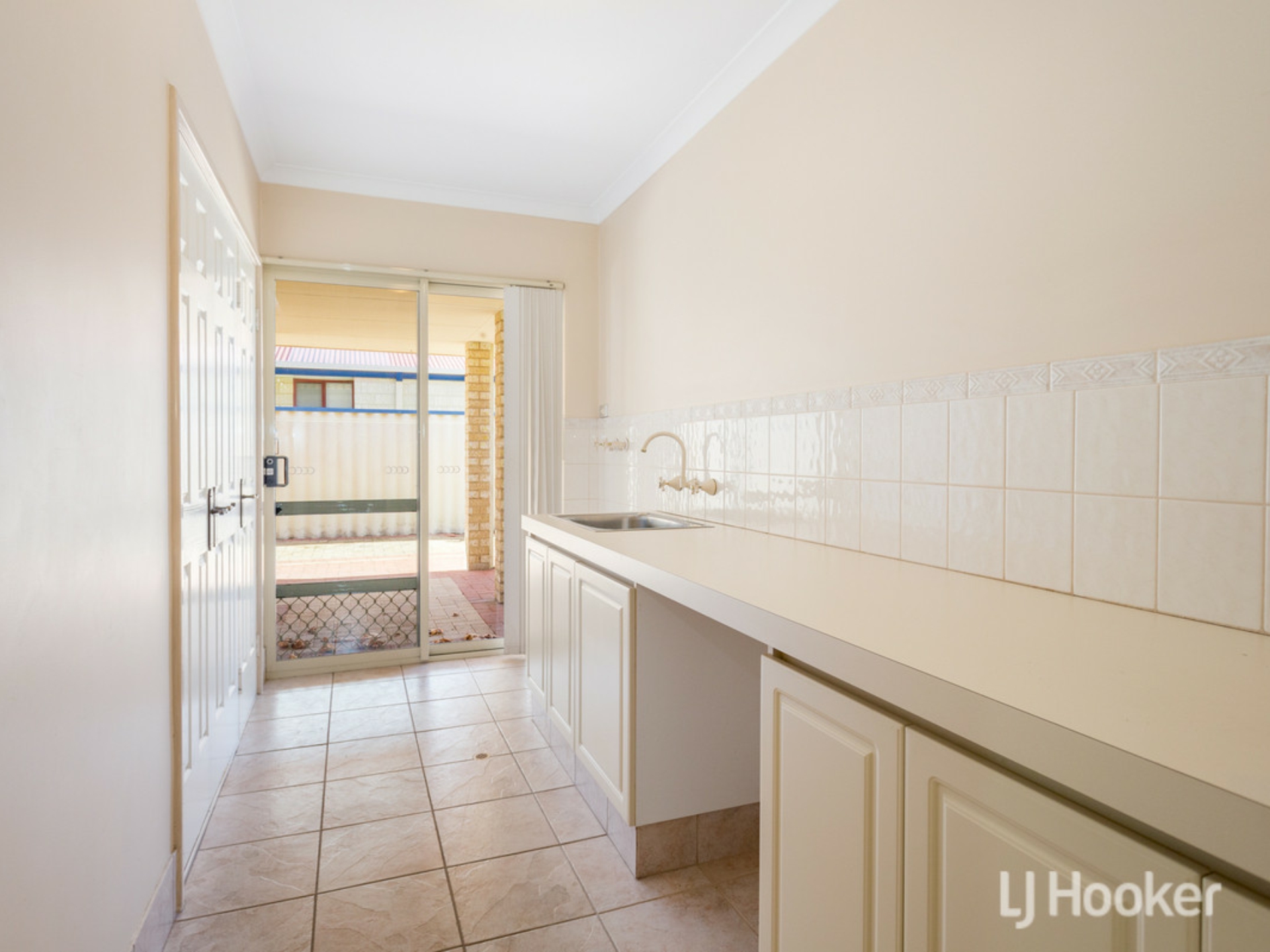 2 Birkdale Place, PELICAN POINT