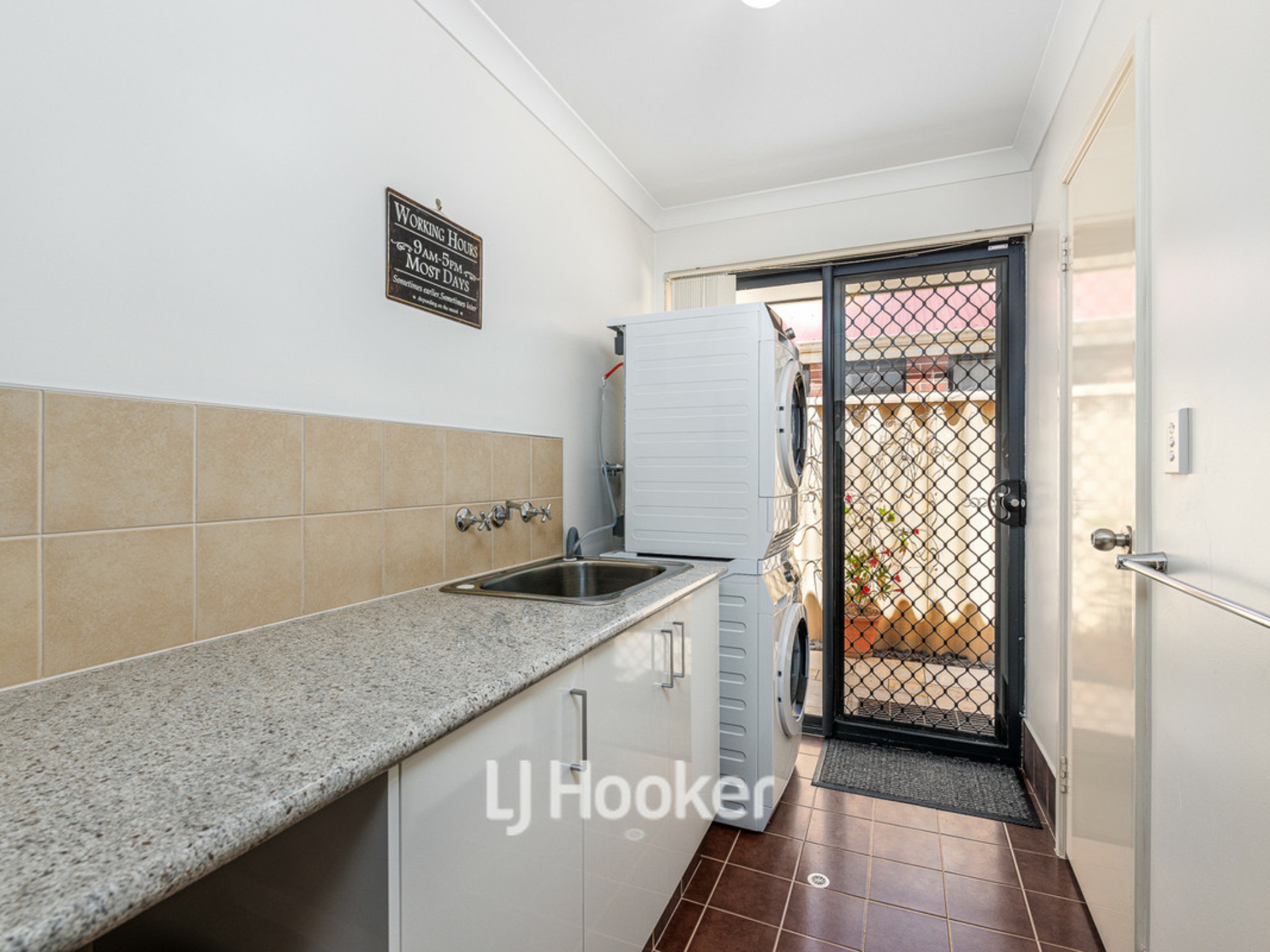 10 Avon Gardens, MILLBRIDGE