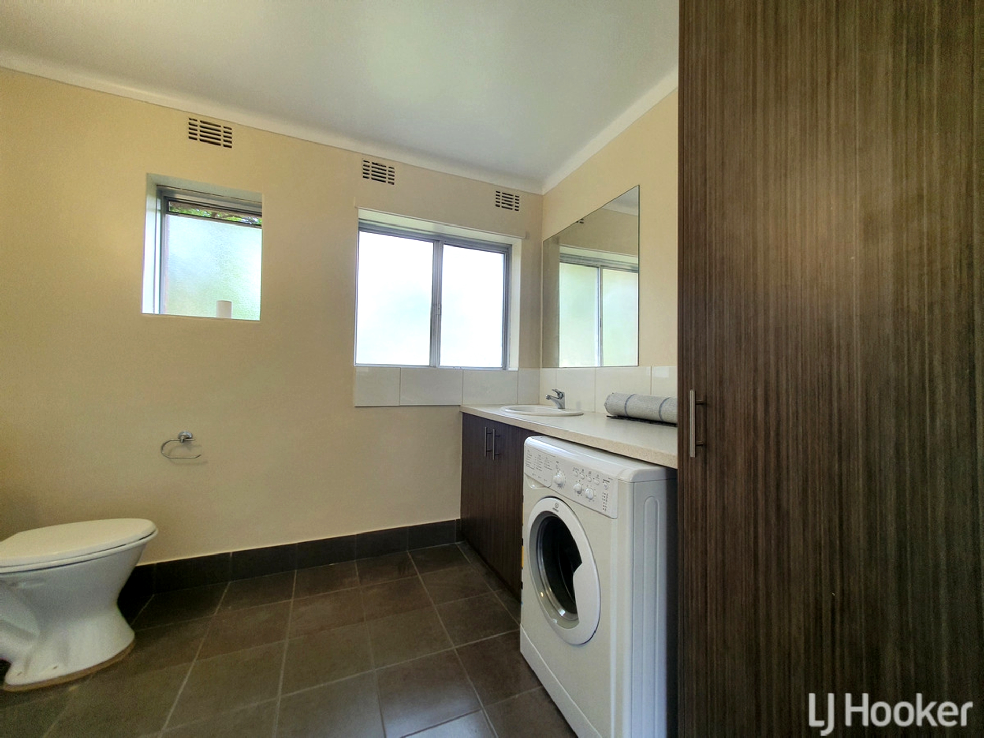 35/40 Reynolds Way, WITHERS