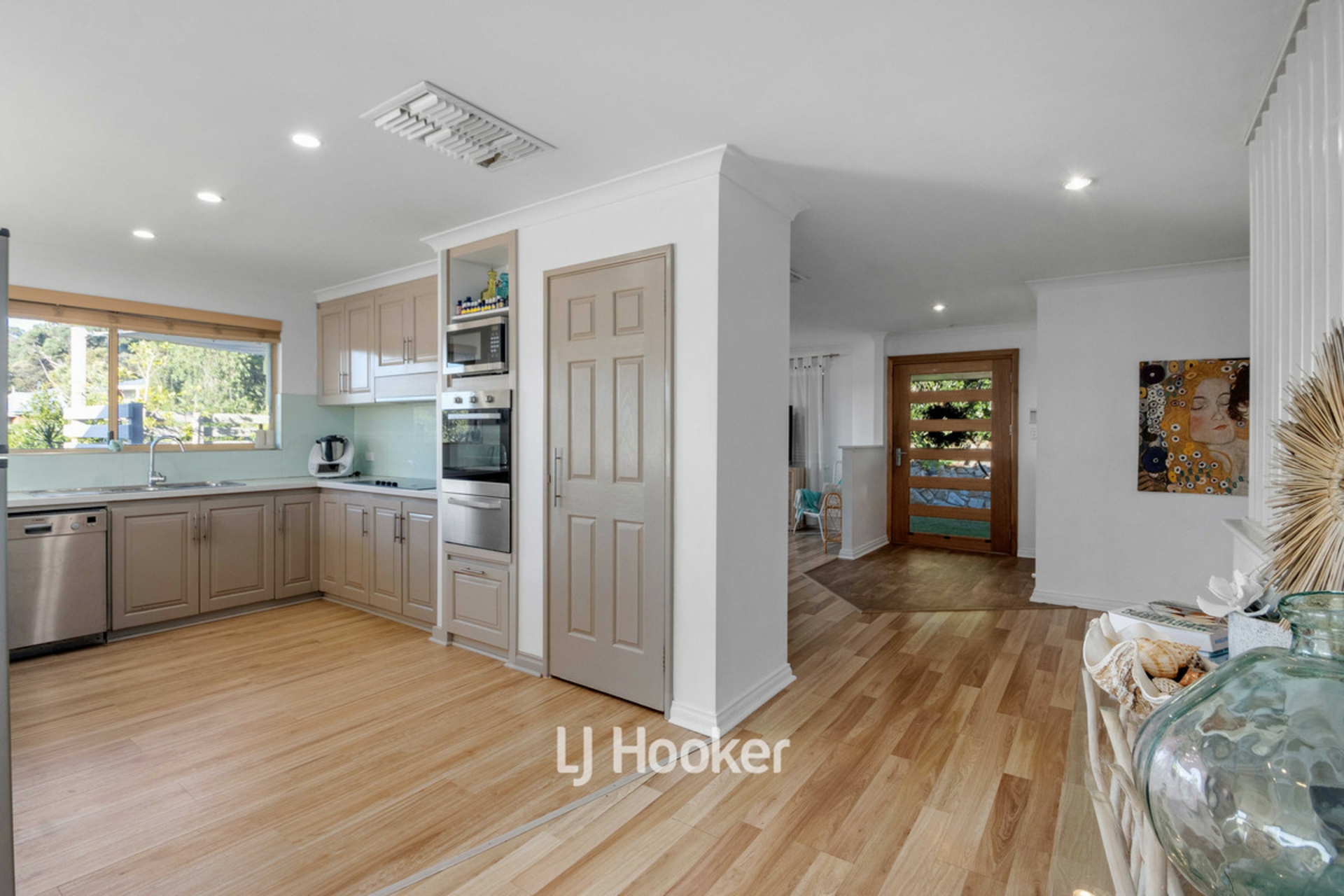 2 Regents Place, COLLEGE GROVE