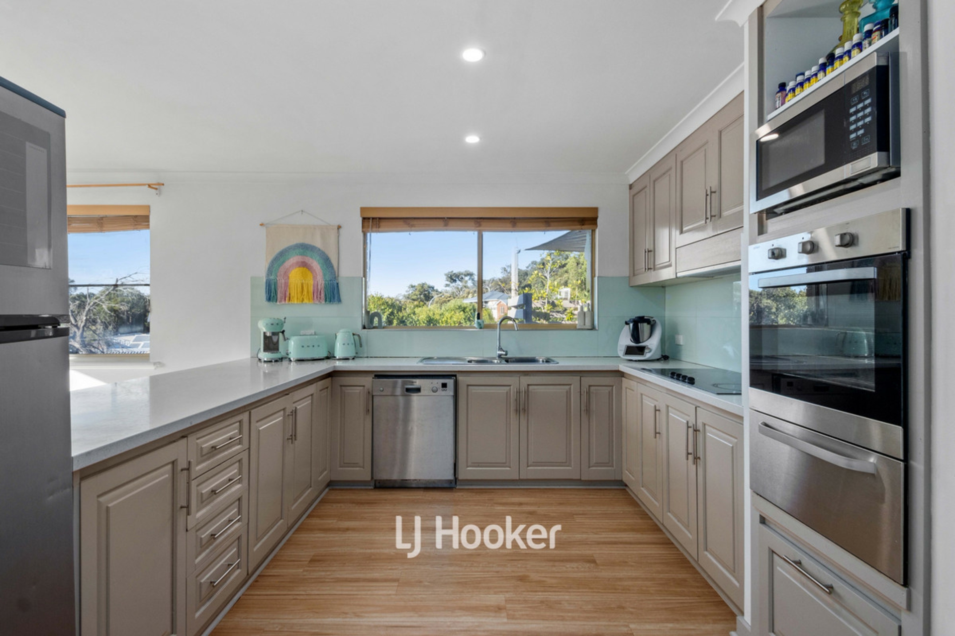 2 Regents Place, COLLEGE GROVE