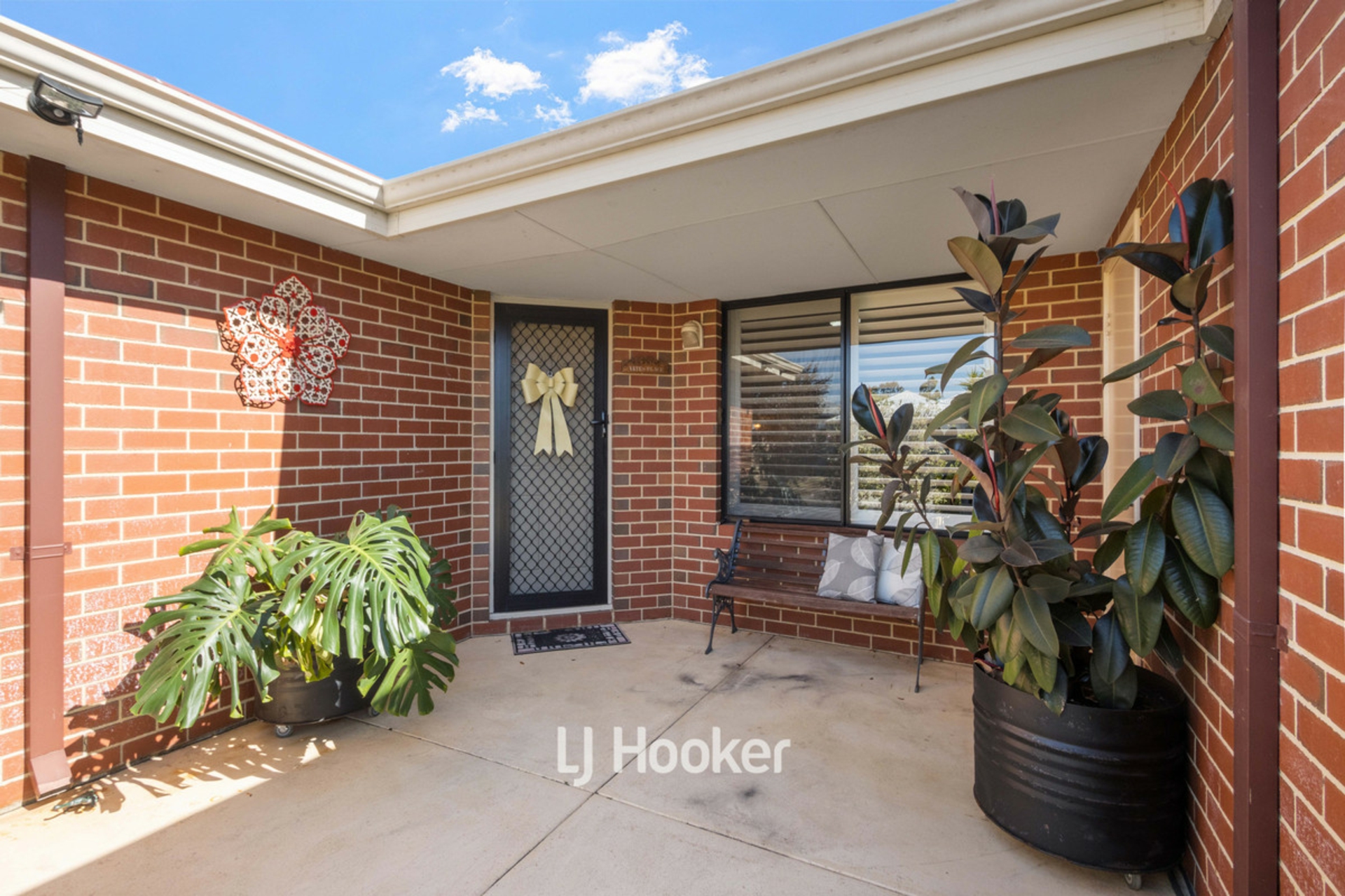 8 Avon Gardens, MILLBRIDGE