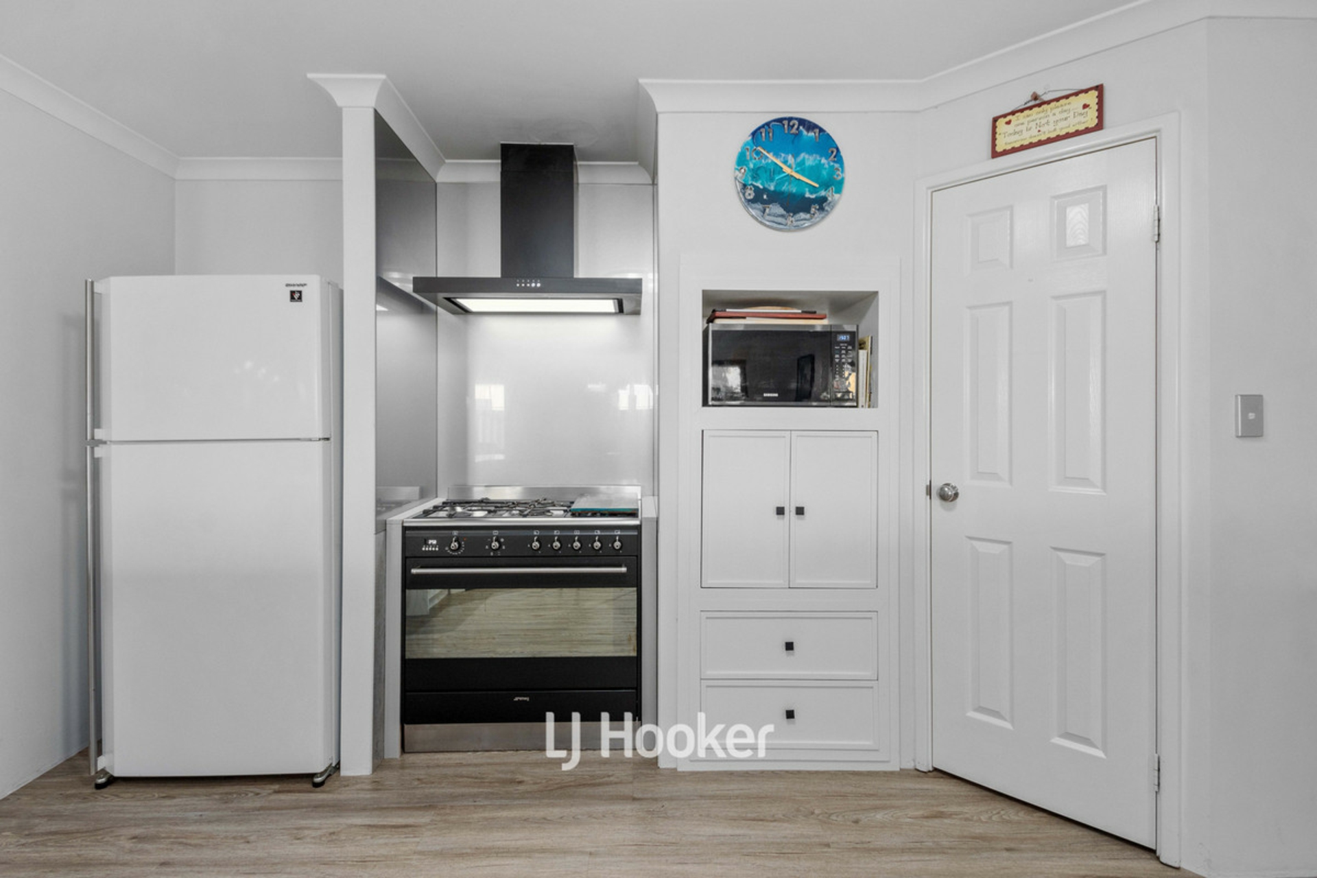 8 Avon Gardens, MILLBRIDGE
