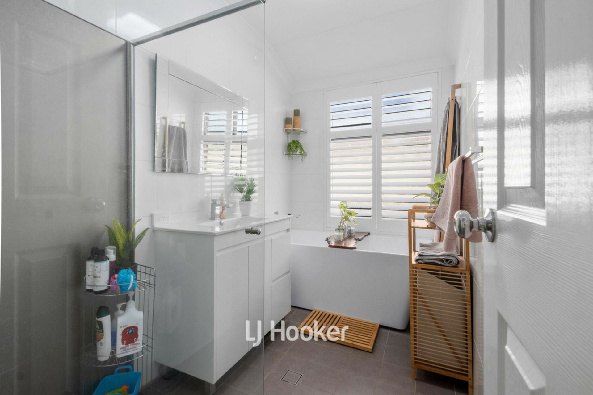 8 Avon Gardens, MILLBRIDGE