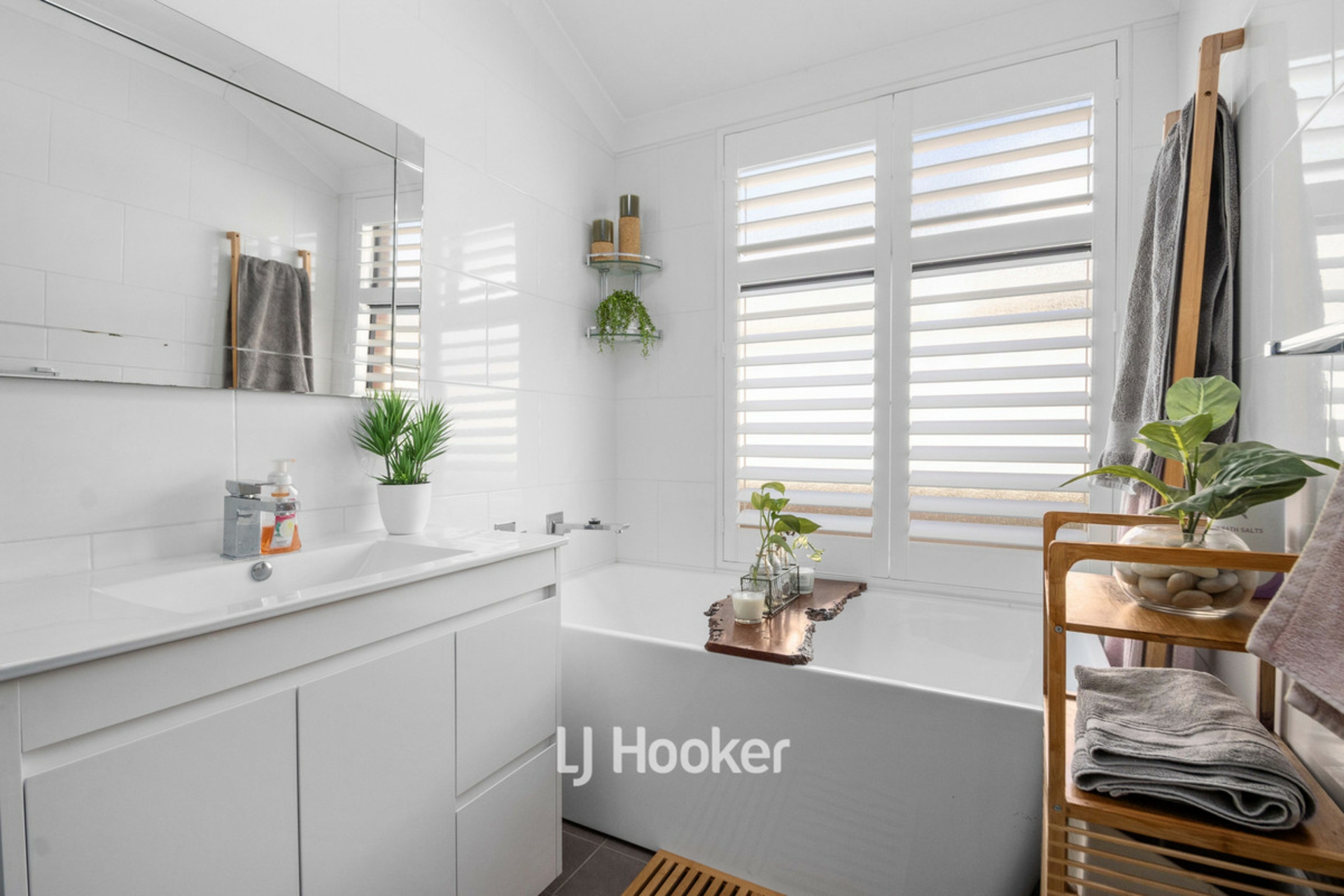 8 Avon Gardens, MILLBRIDGE
