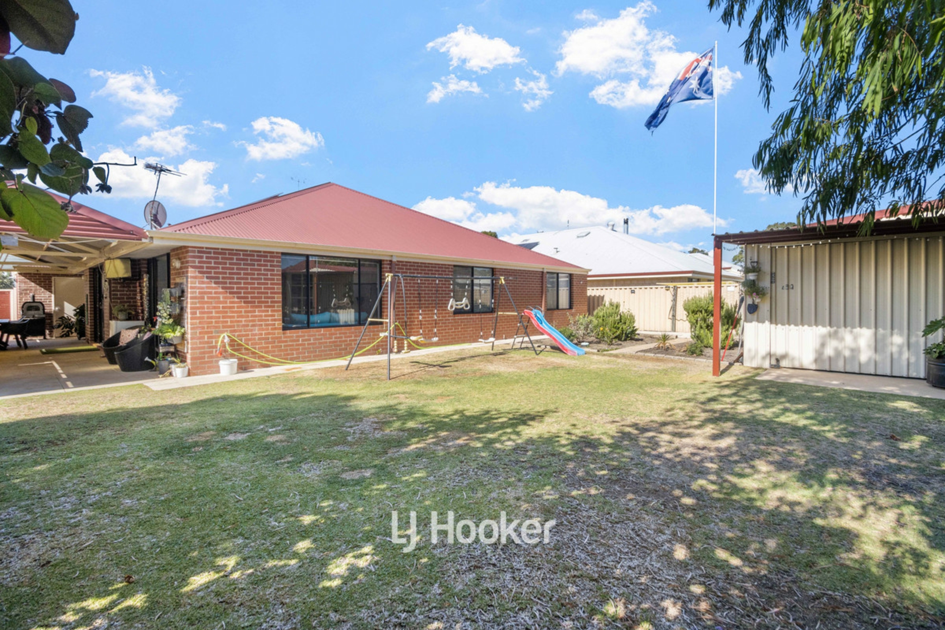8 Avon Gardens, MILLBRIDGE
