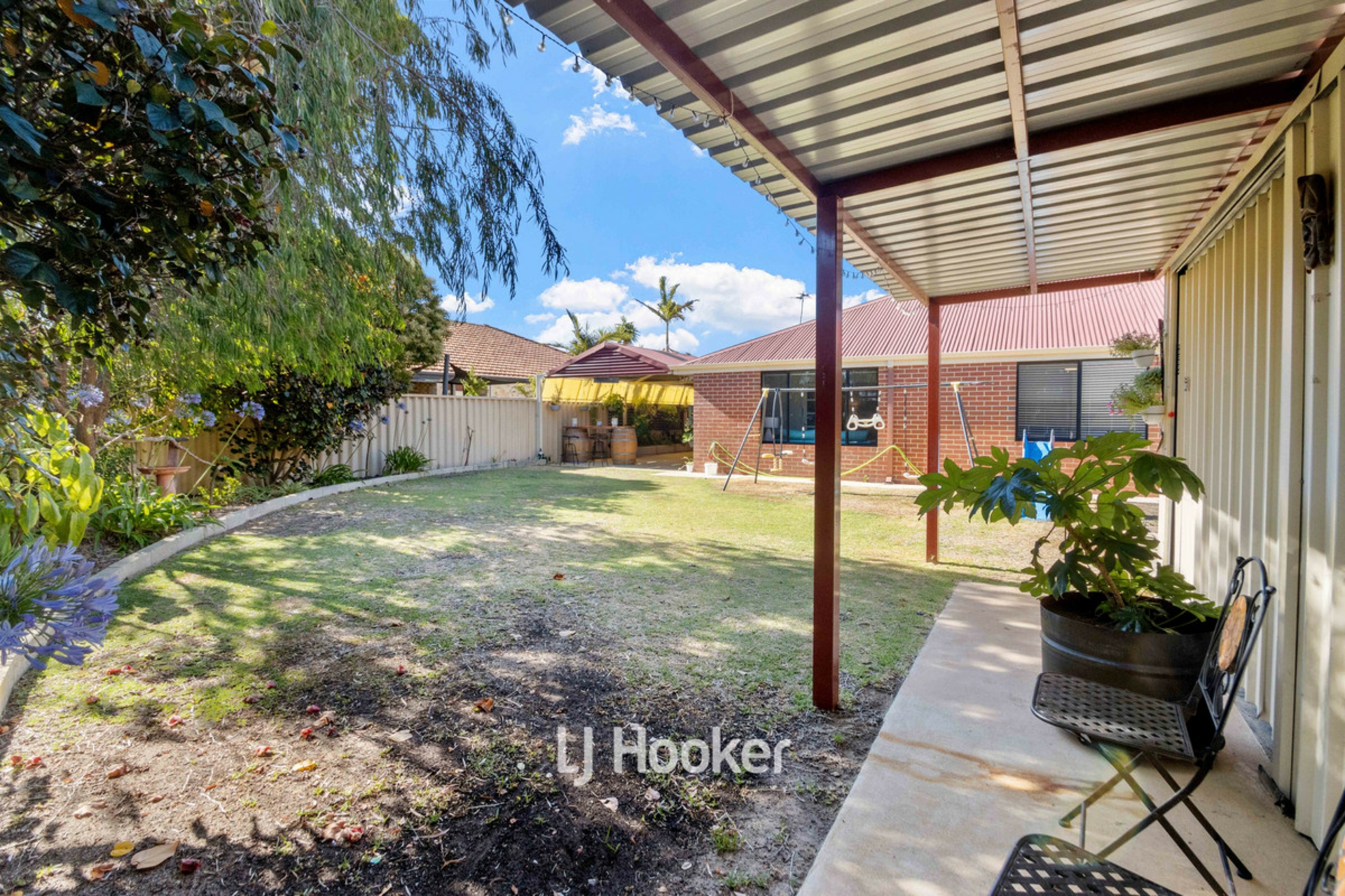 8 Avon Gardens, MILLBRIDGE