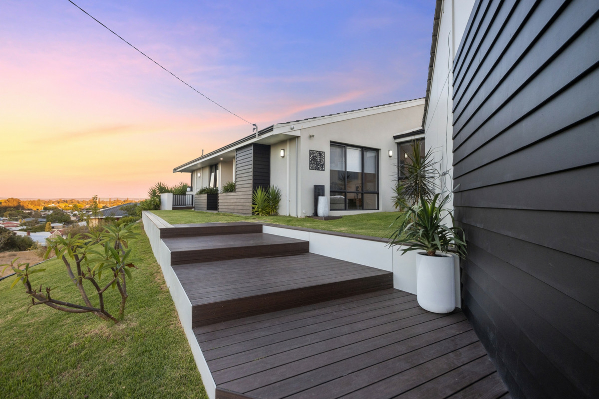 21 Elizabeth Crescent, SOUTH BUNBURY