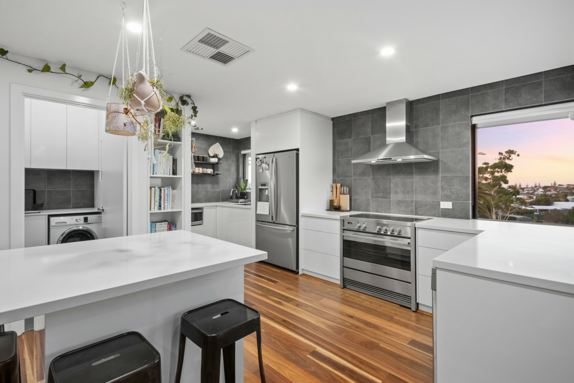 21 Elizabeth Crescent, SOUTH BUNBURY