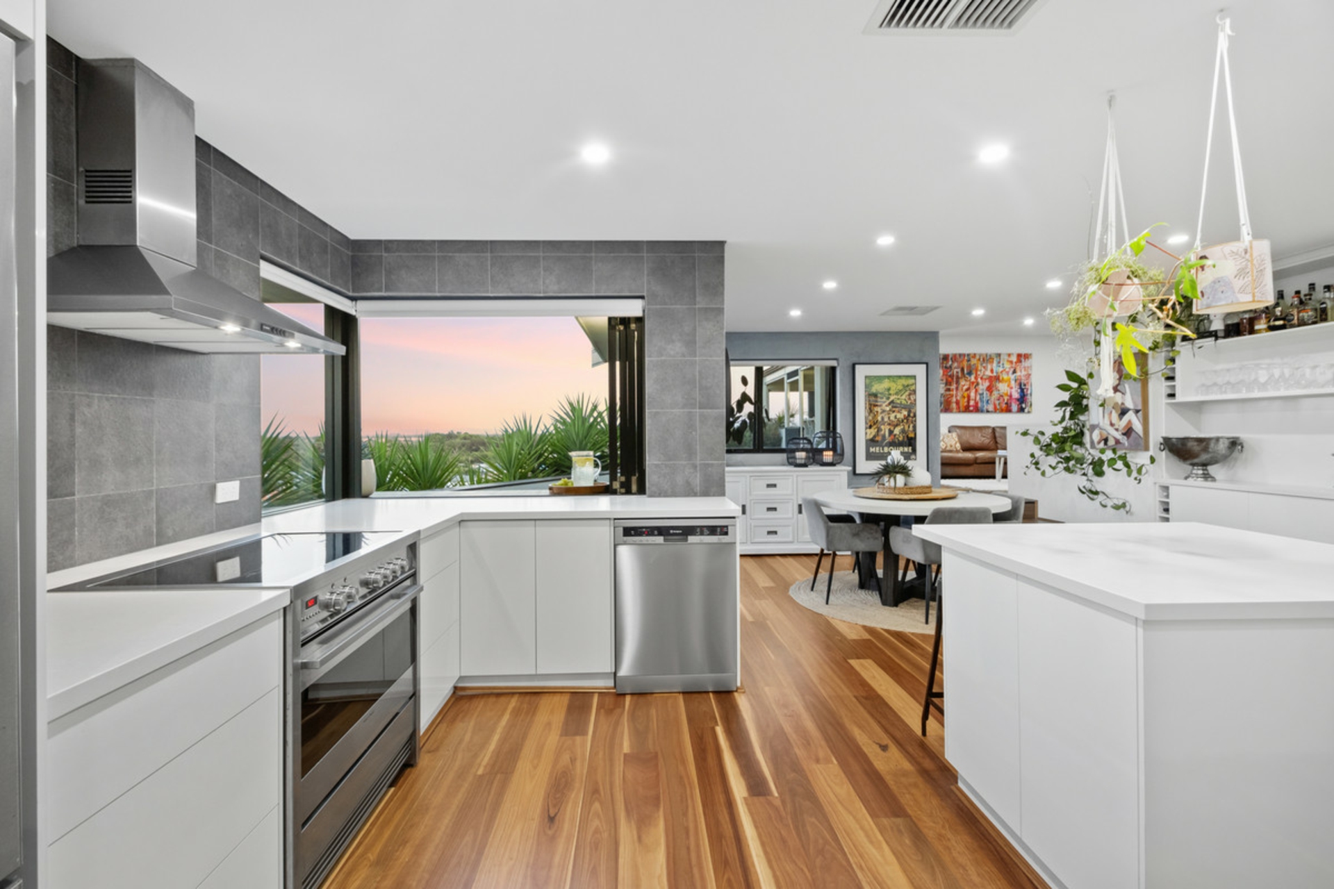 21 Elizabeth Crescent, SOUTH BUNBURY