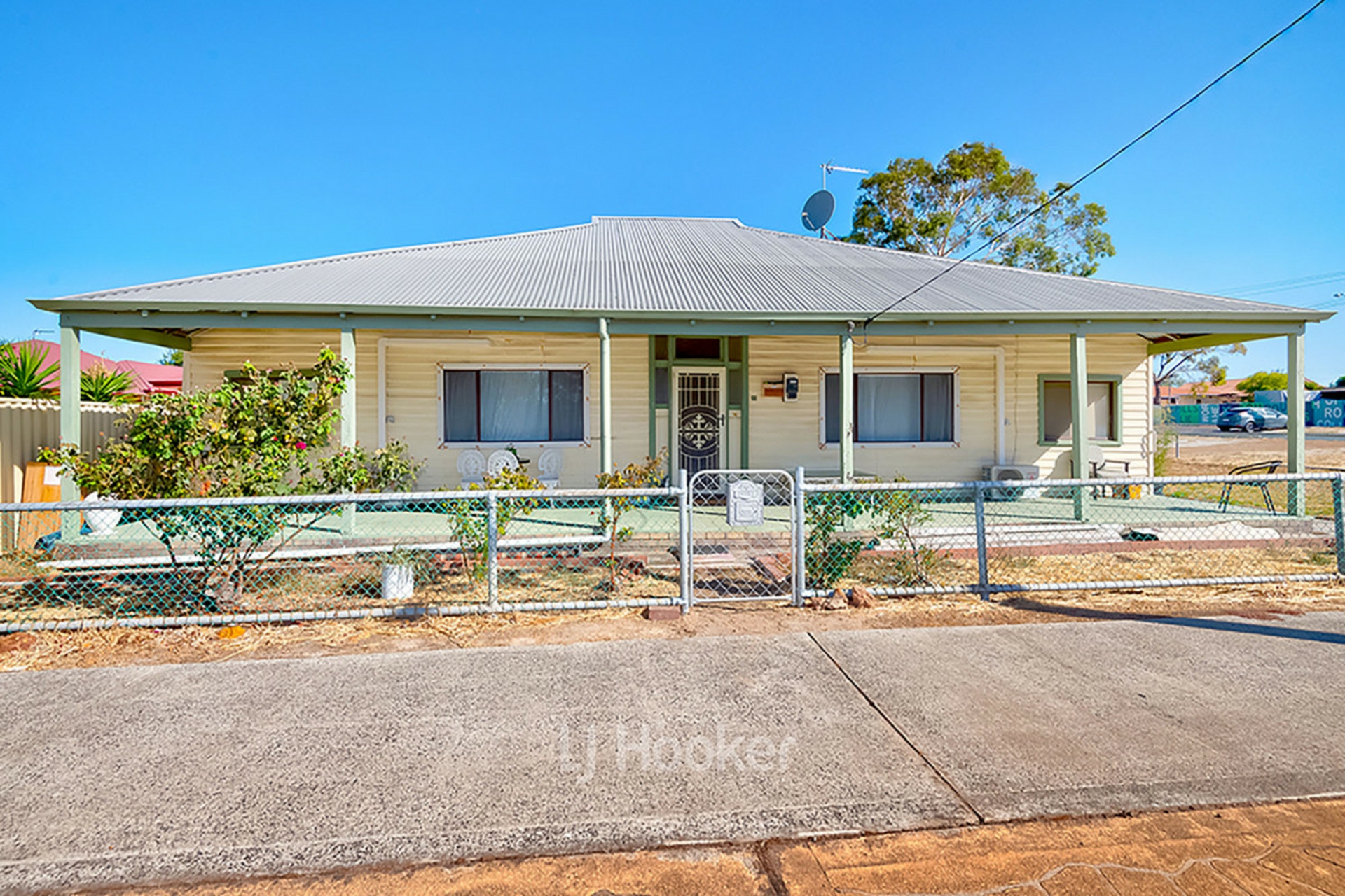 31 & 33 Throssell Street, COLLIE