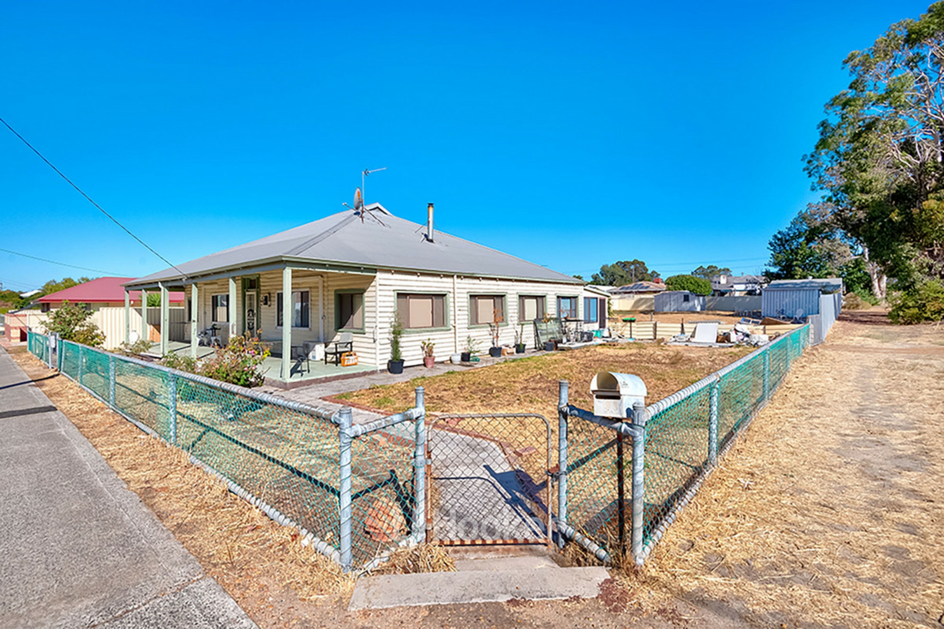 31 & 33 Throssell Street, COLLIE