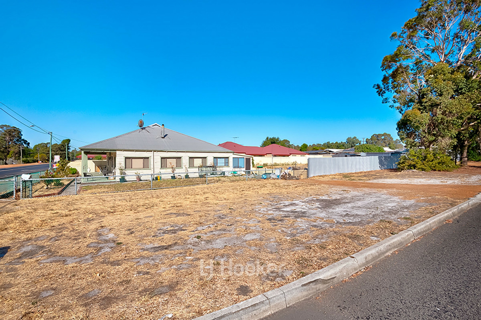 31 & 33 Throssell Street, COLLIE