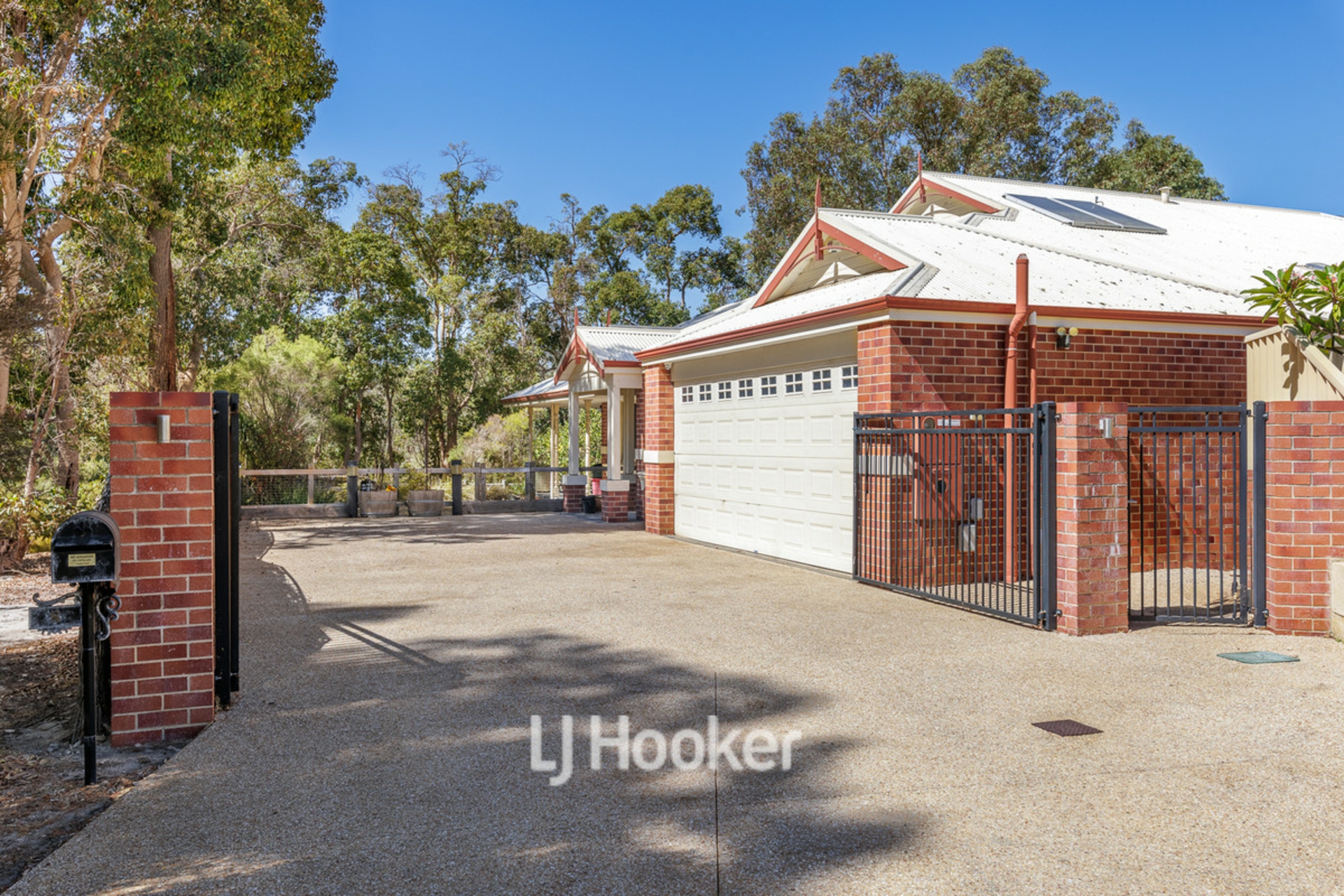 8 Cadell View, MILLBRIDGE