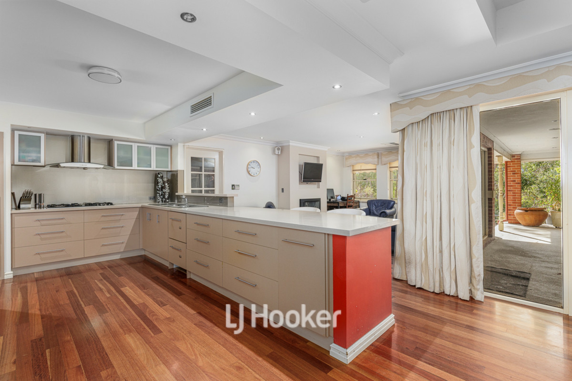 8 Cadell View, MILLBRIDGE