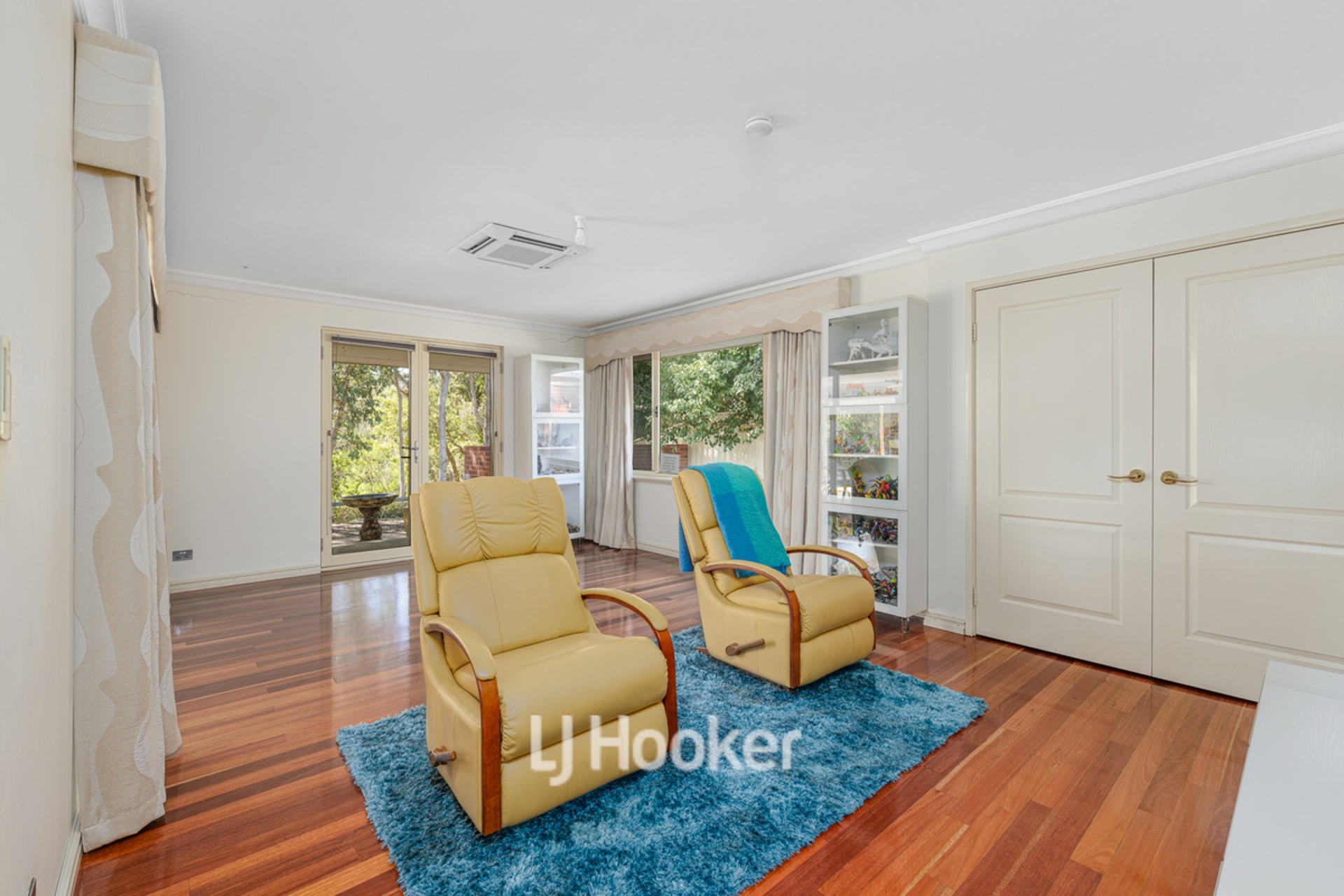 8 Cadell View, MILLBRIDGE