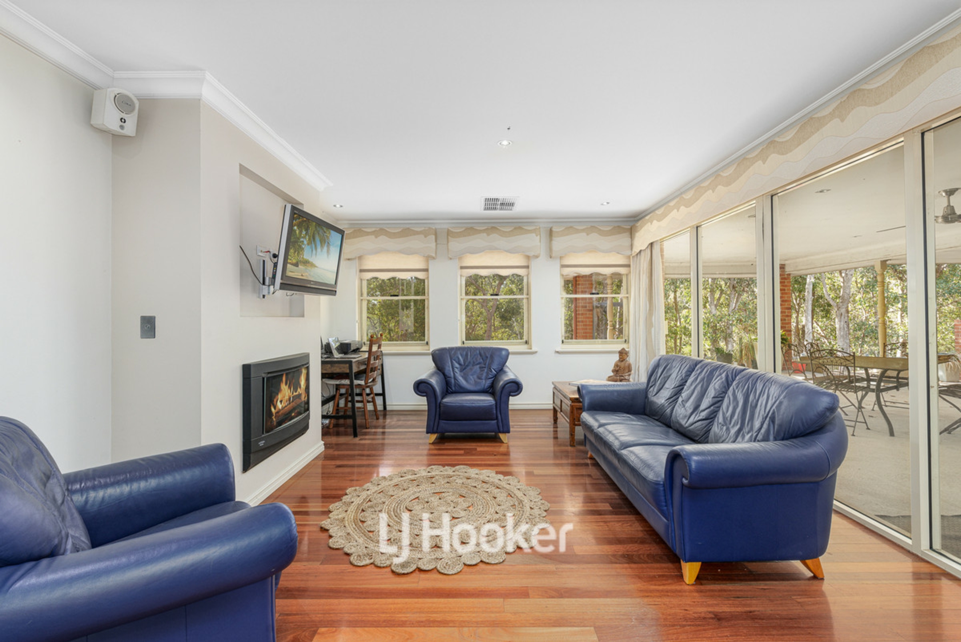 8 Cadell View, MILLBRIDGE