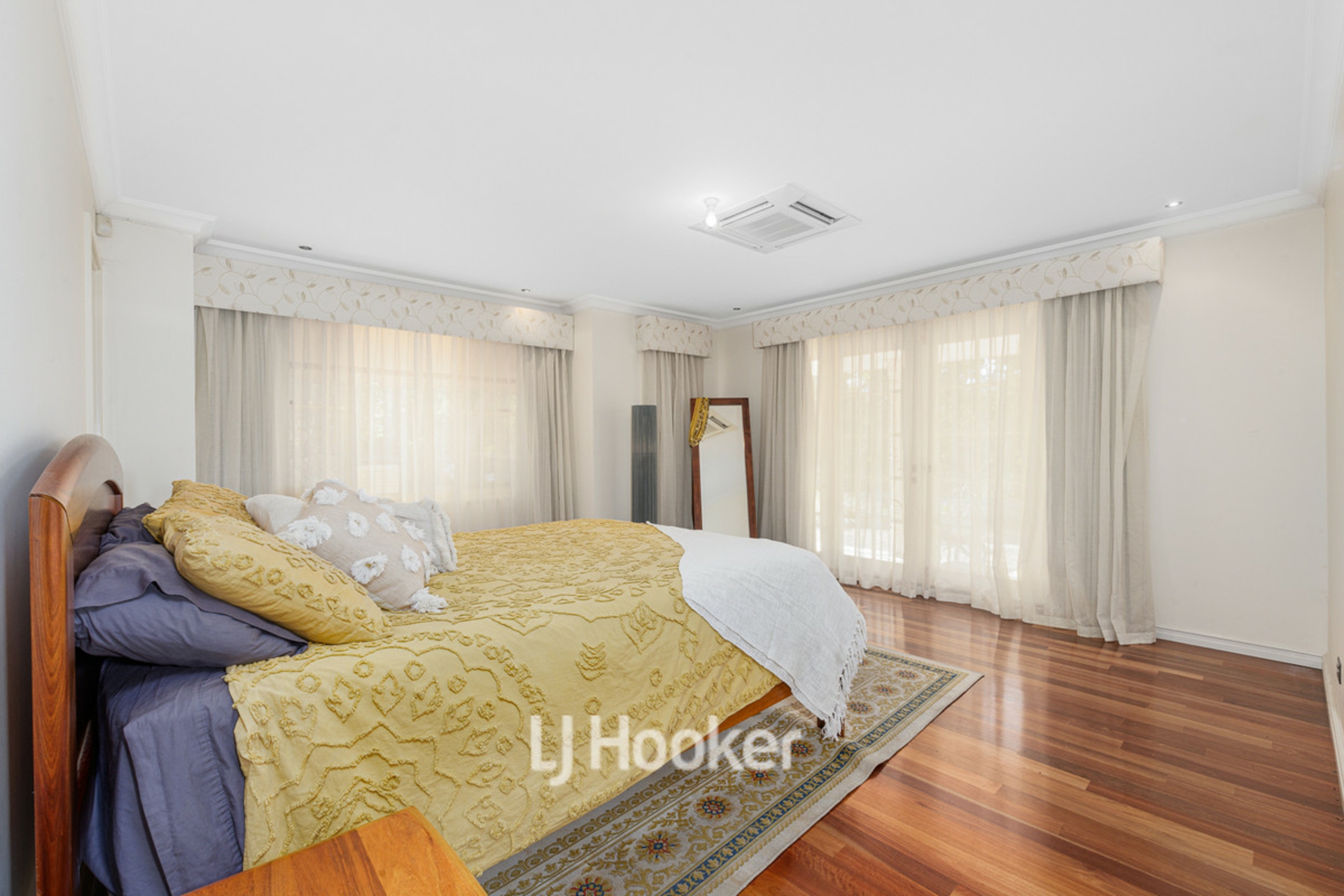 8 Cadell View, MILLBRIDGE