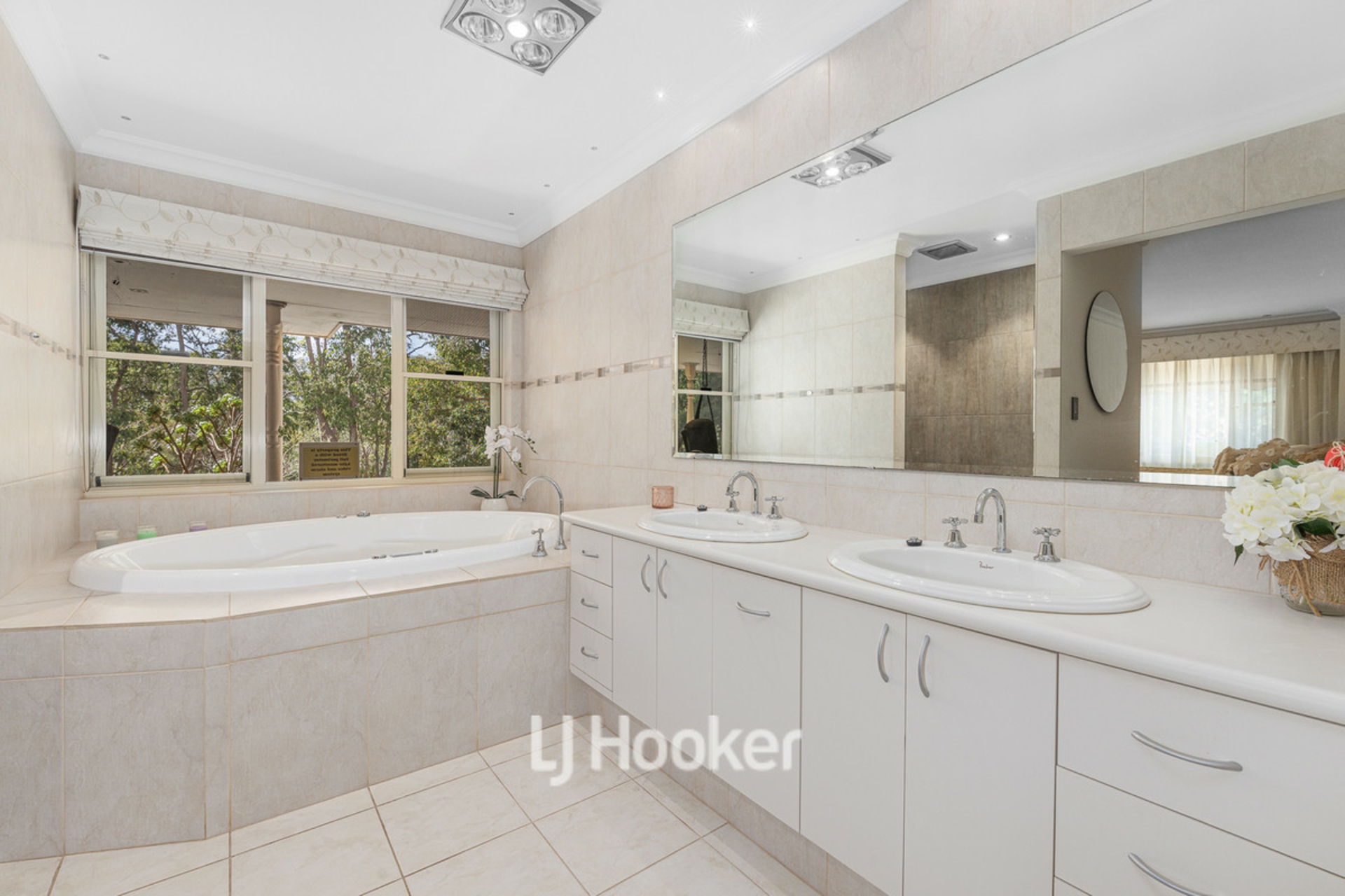 8 Cadell View, MILLBRIDGE