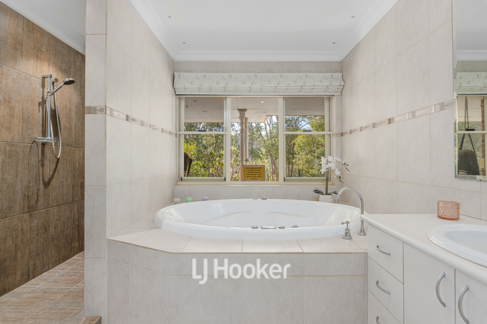 8 Cadell View, MILLBRIDGE