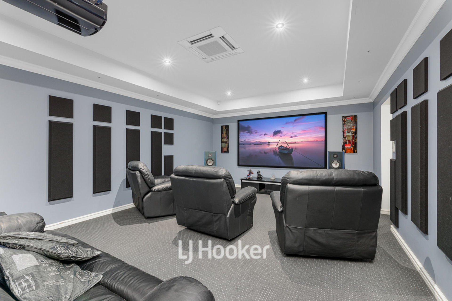 8 Cadell View, MILLBRIDGE
