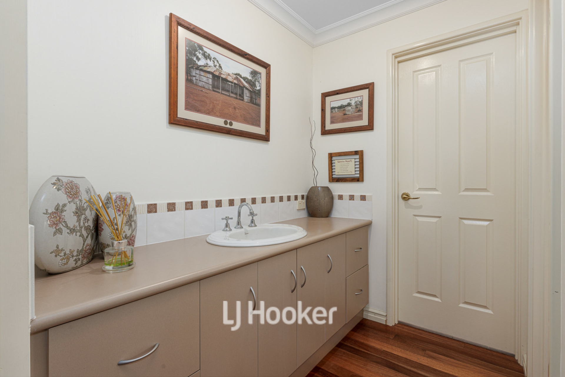 8 Cadell View, MILLBRIDGE