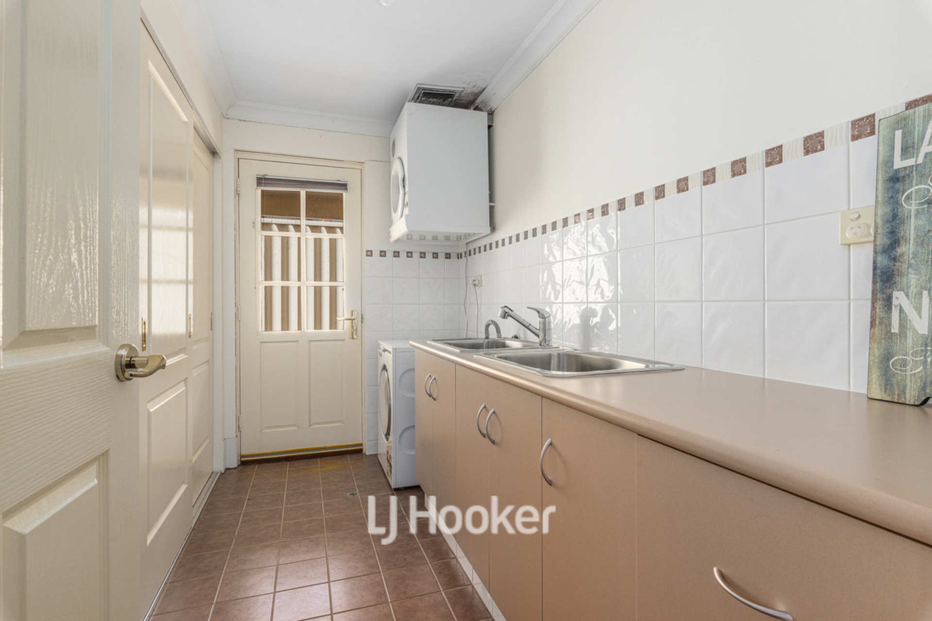 8 Cadell View, MILLBRIDGE