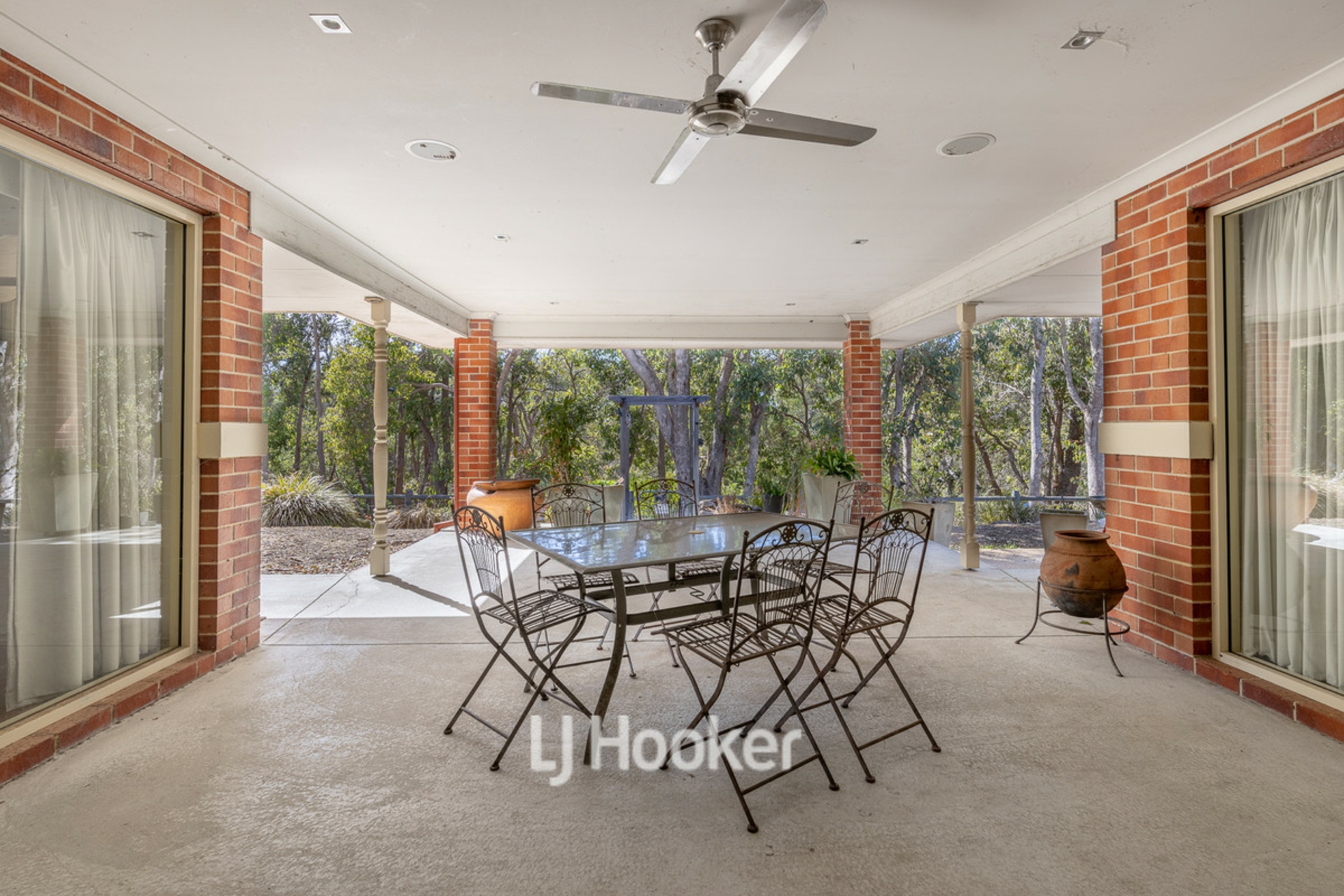 8 Cadell View, MILLBRIDGE