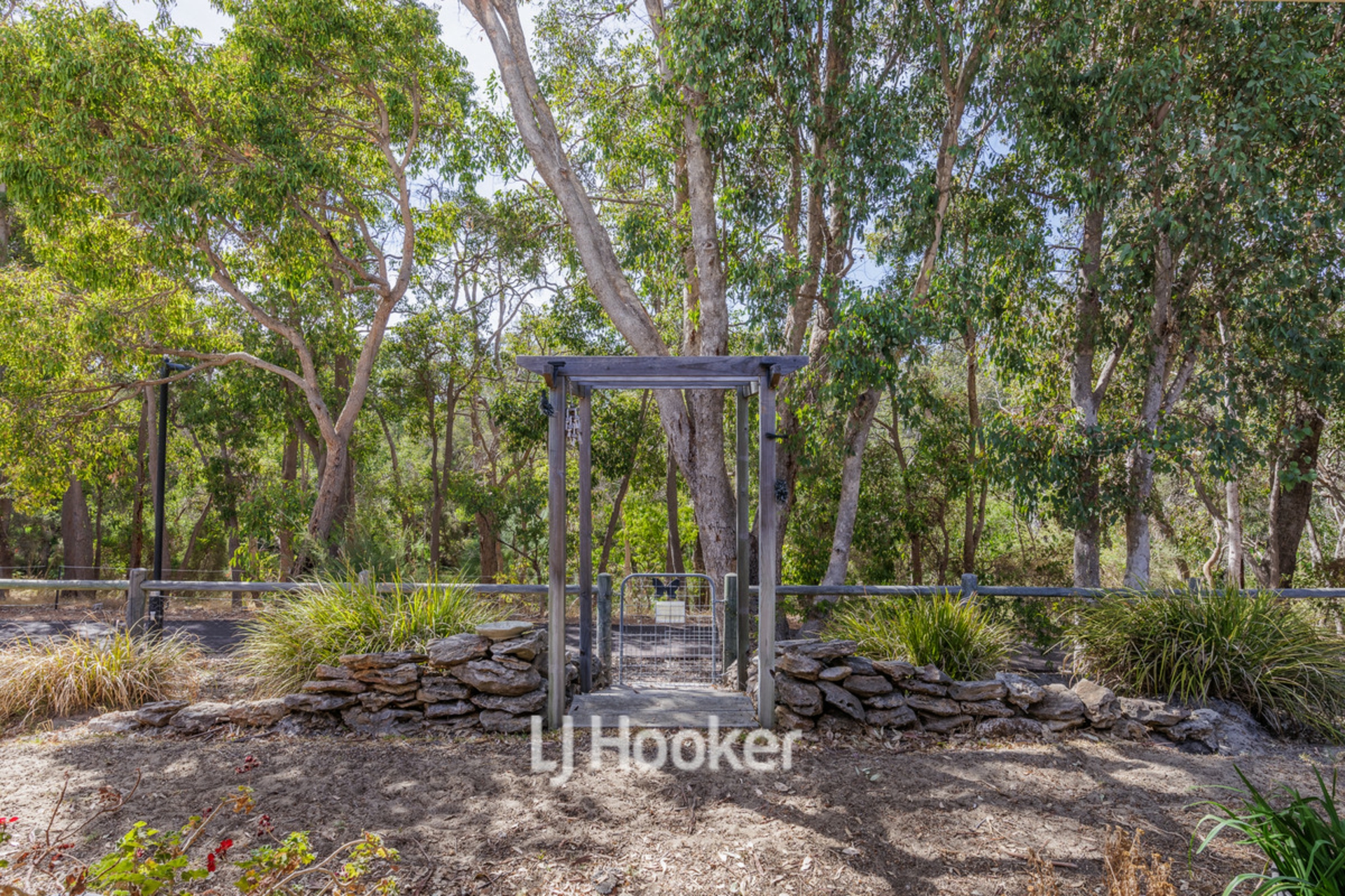 8 Cadell View, MILLBRIDGE
