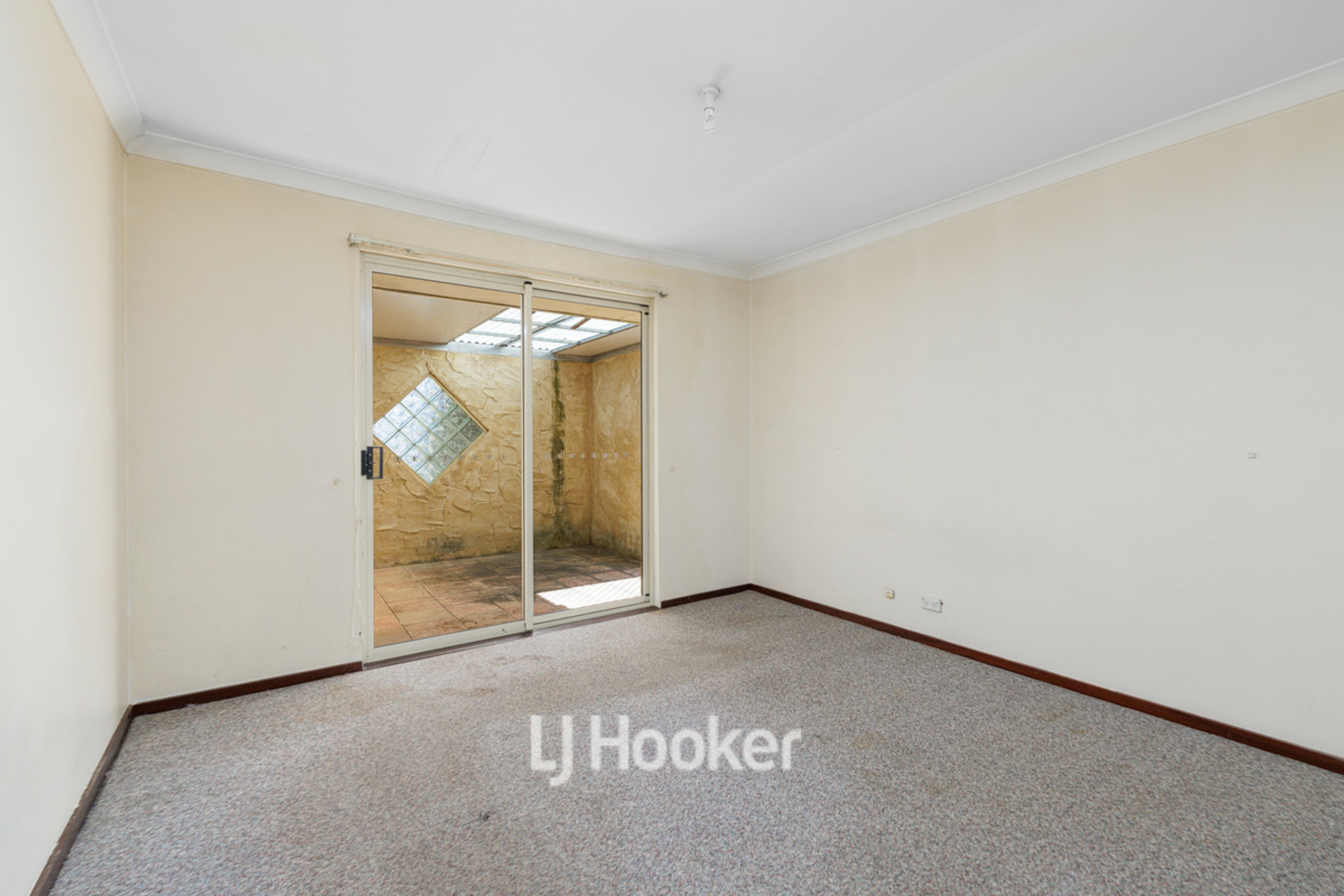 11 Young Close, Carey Park