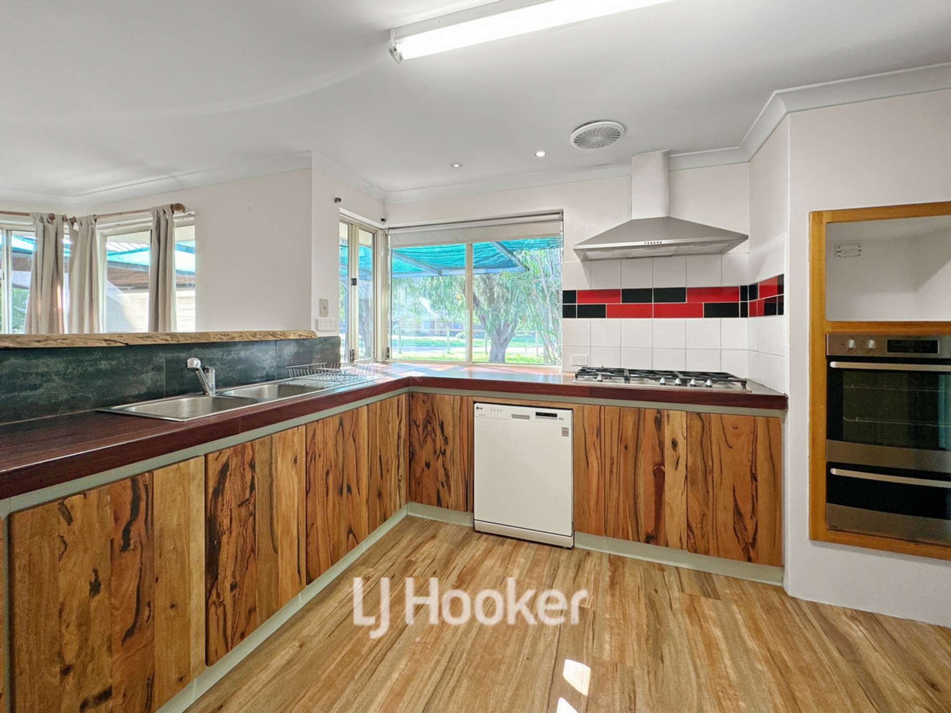 4 Country Road, BOVELL