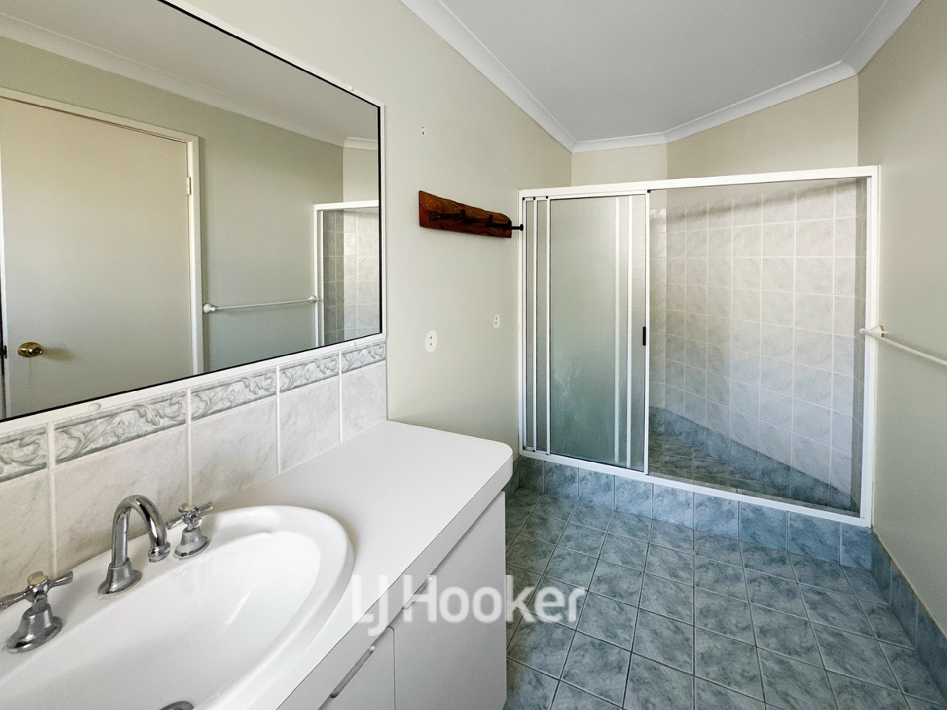 4 Country Road, BOVELL