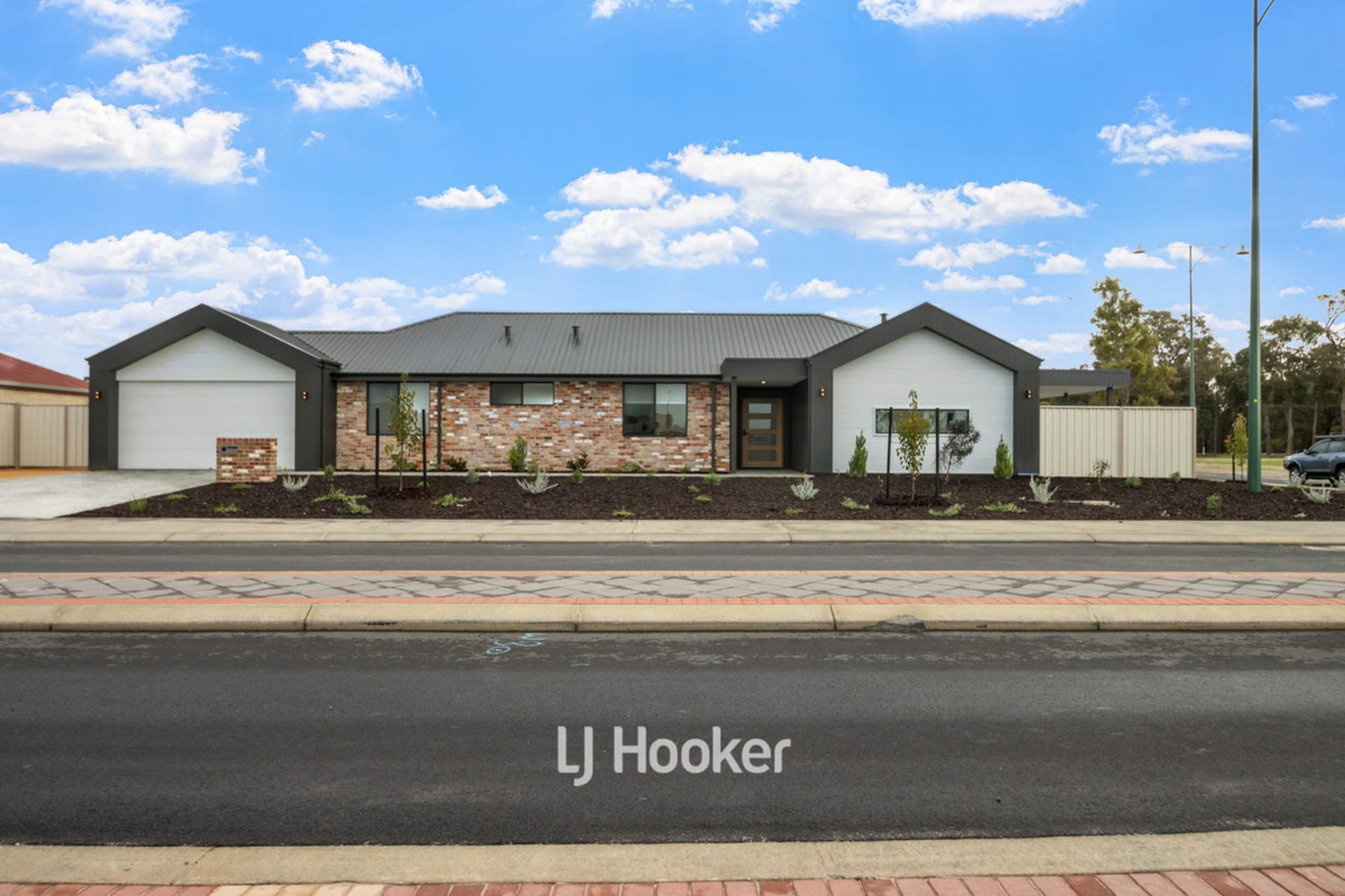 90 Grand Entrance, AUSTRALIND